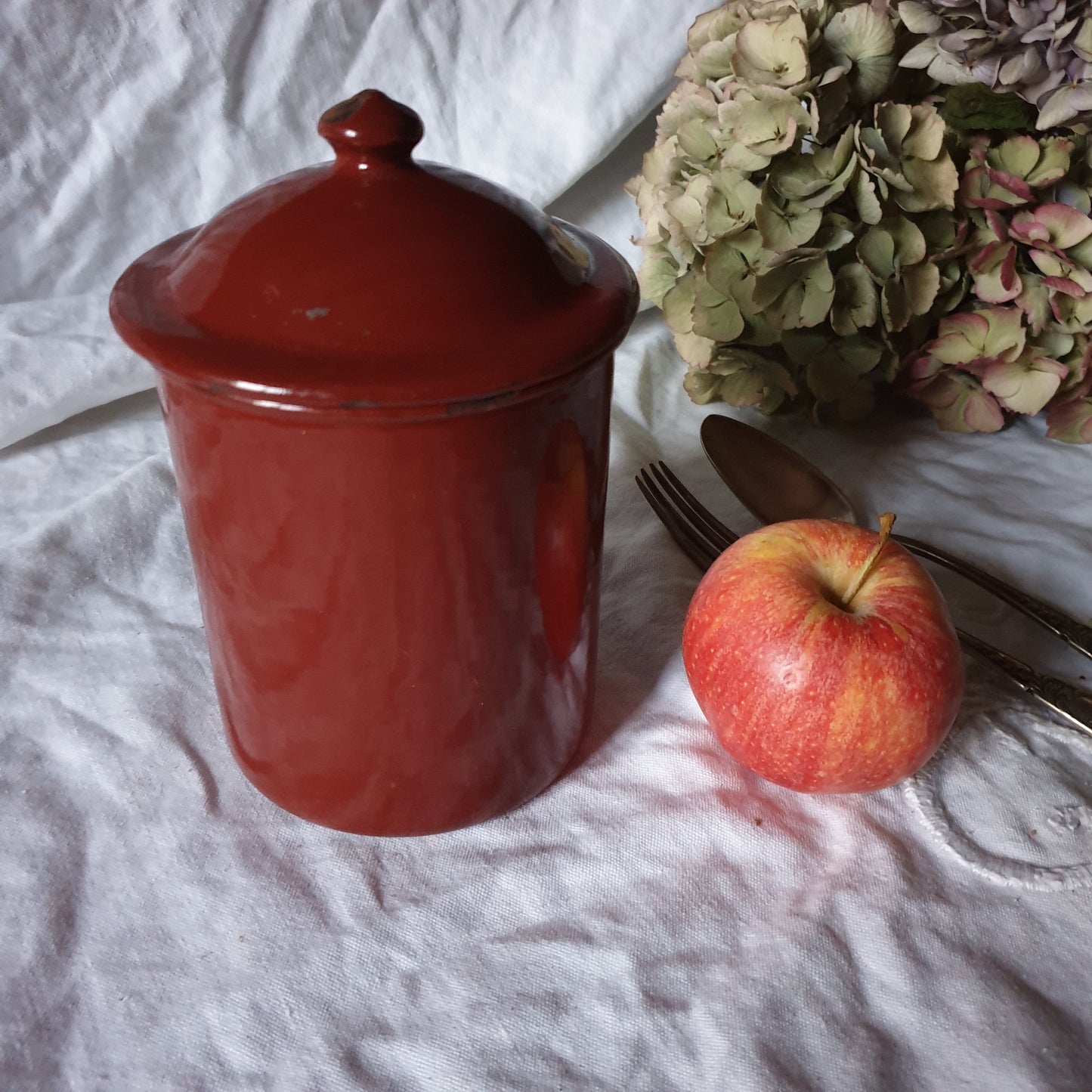 French vintage enamel brown / red canister 'Farine' (flour) c1930 farmhouse vintage style, French country design