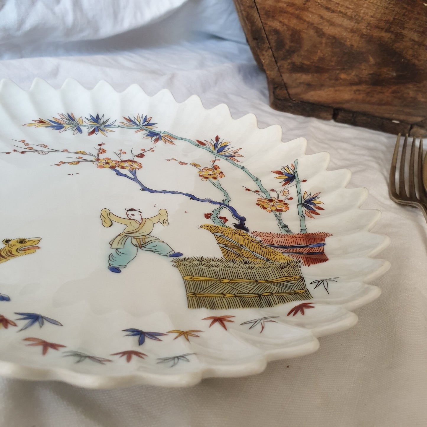 Haviland Limoges plate for the Metropolitan Musuem of Art, a 20th C reproduction of a soft-past porcelain plate Mennecy c1735
