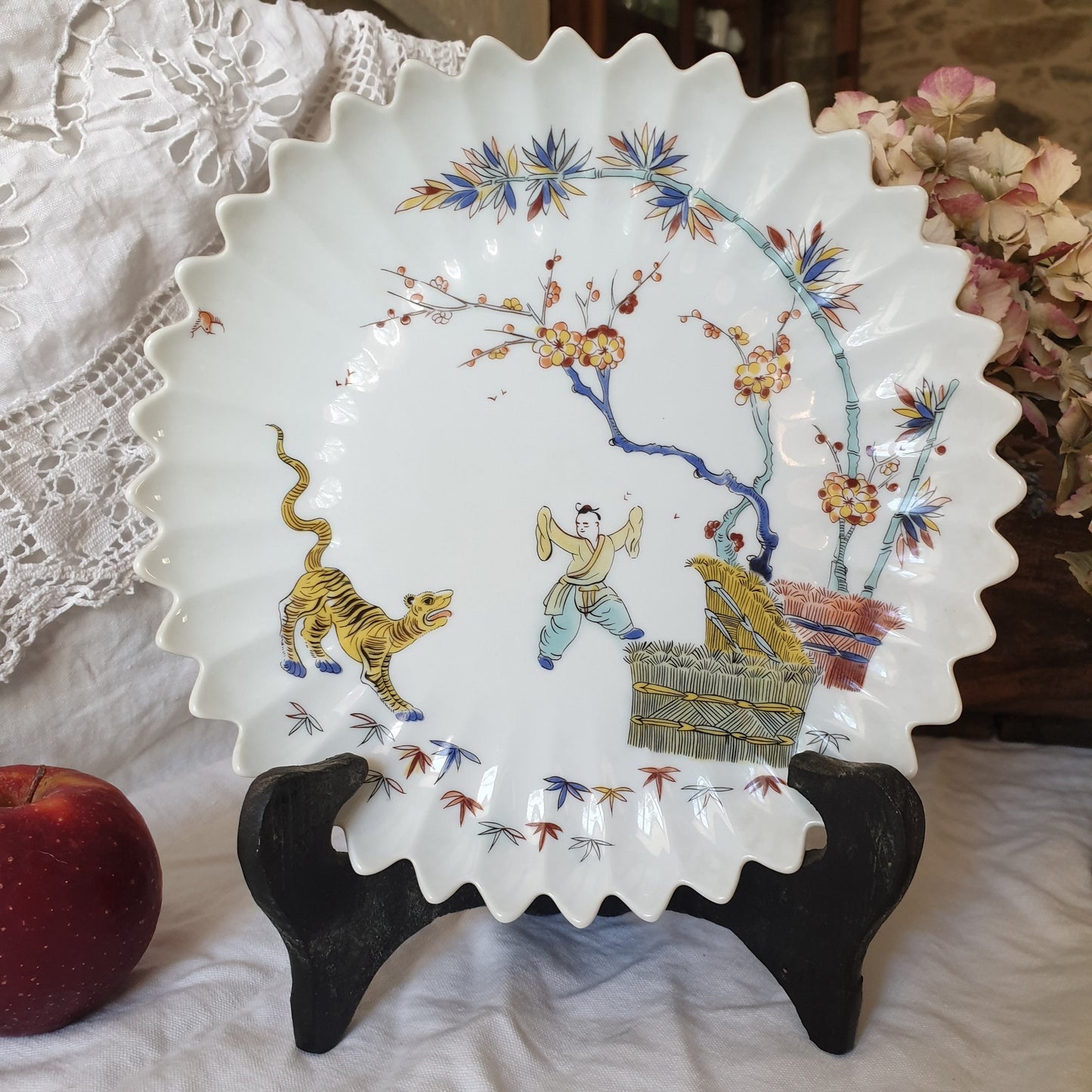 Haviland Limoges plate for the Metropolitan Musuem of Art, a 20th C reproduction of a soft-past porcelain plate Mennecy c1735