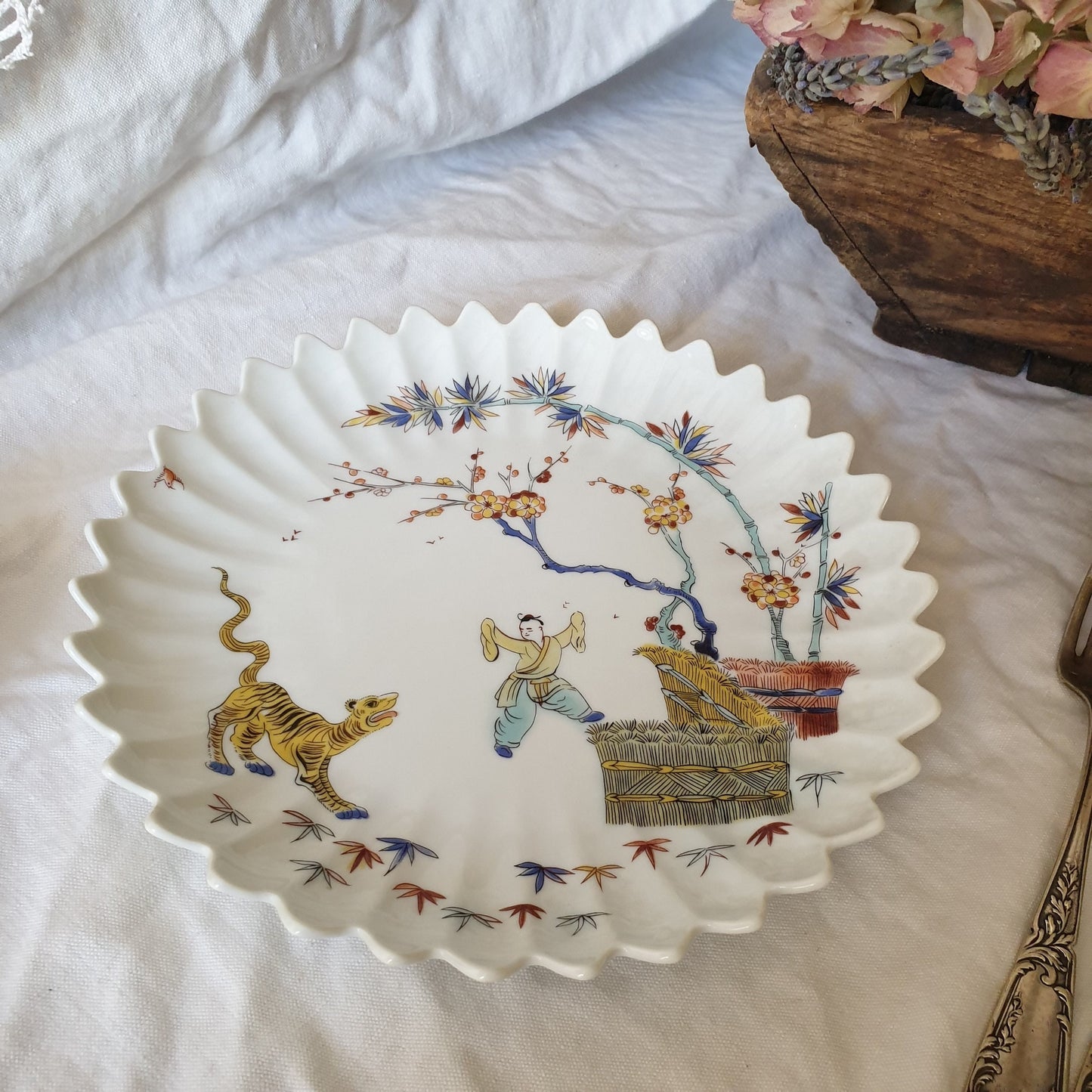 Haviland Limoges plate for the Metropolitan Musuem of Art, a 20th C reproduction of a soft-past porcelain plate Mennecy c1735