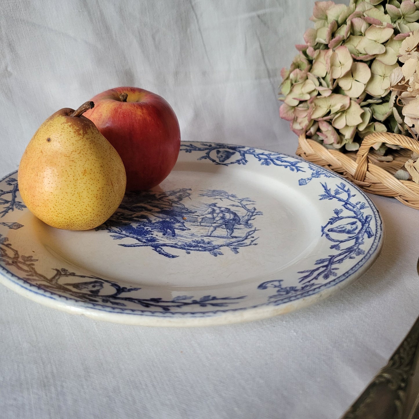 French antique c1860 plate blue transfer printed hunting scene hogs Victorian blue & white, Arts and Crafts 'Sangliers' by Gien France