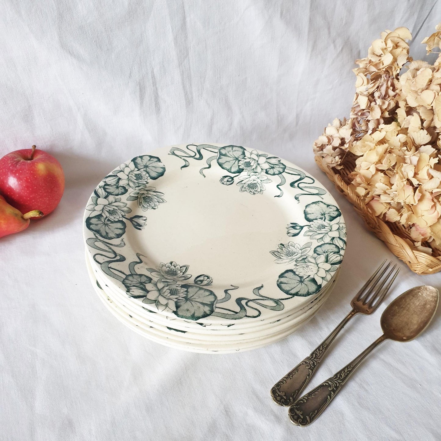 Set of 8 French antique dinner plates, Aesthetic, art nouveau waterlilies, green and white transferware 'Nenuphar' by Salins, France c1890