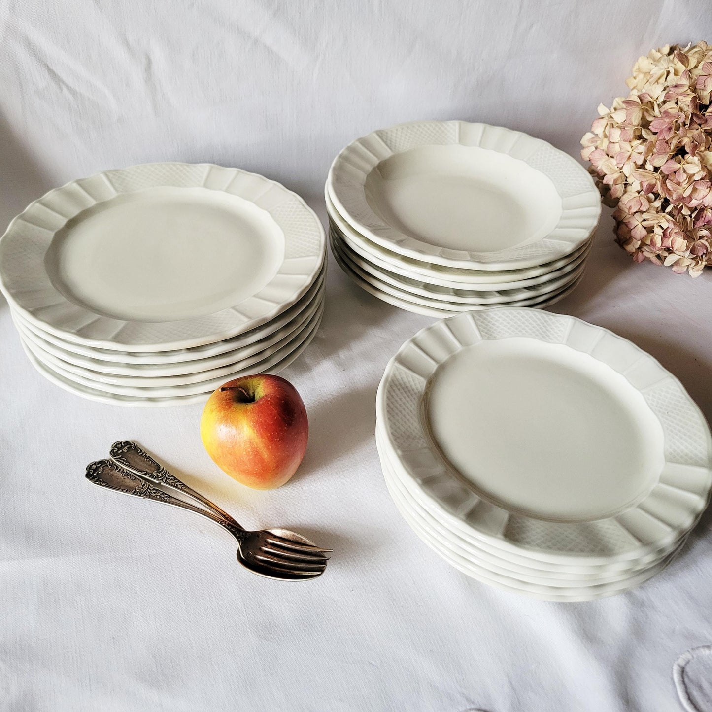 Vintage Limoges Porcelain Dinner Set: 6 places, Cream White Embossed Basket Weave, B & C Bernardaud France