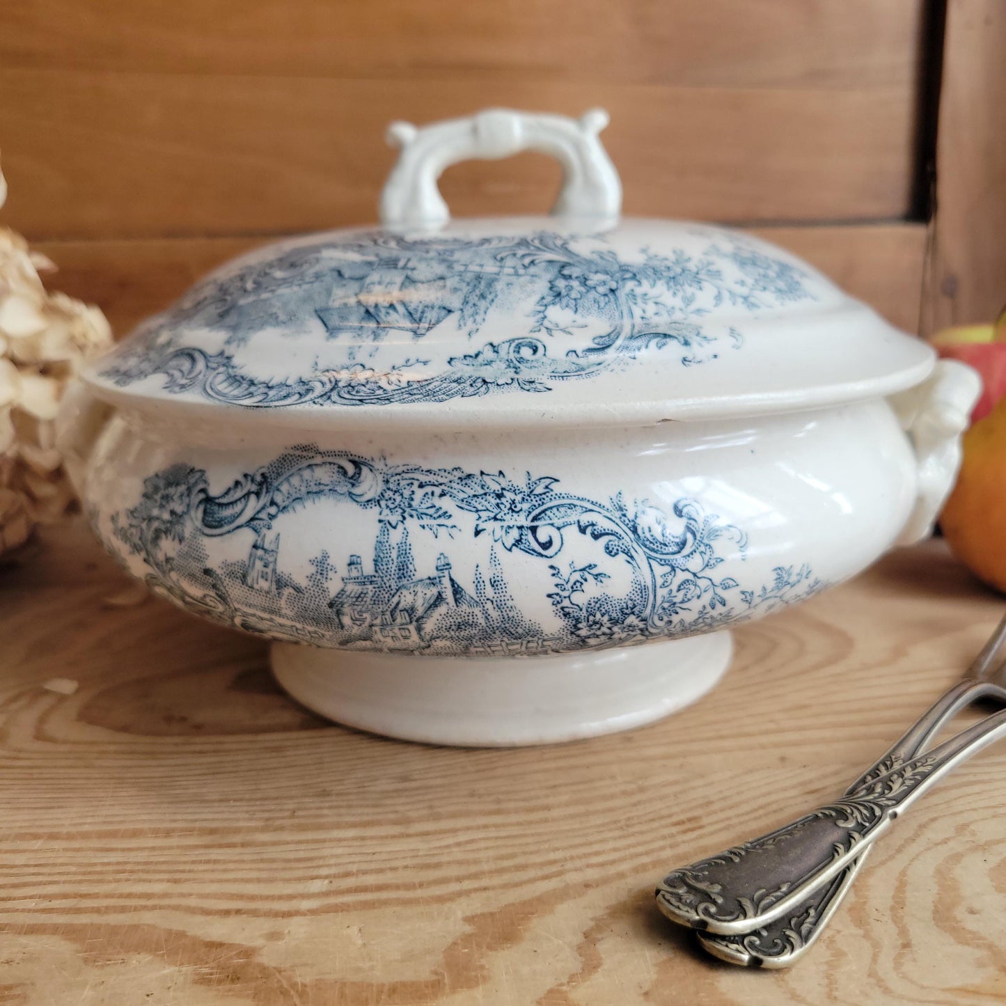 Small Legumier by Grigny, Blue and White Transferware with Nesting Birds, France 1900