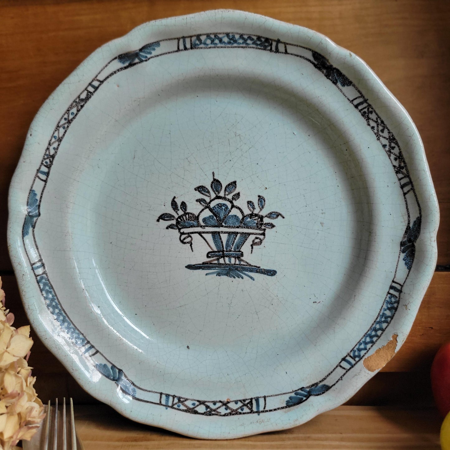Antique Round Cul Noir Platter with Scalloped Rim and Basket of Flowers, Rouen c.1900