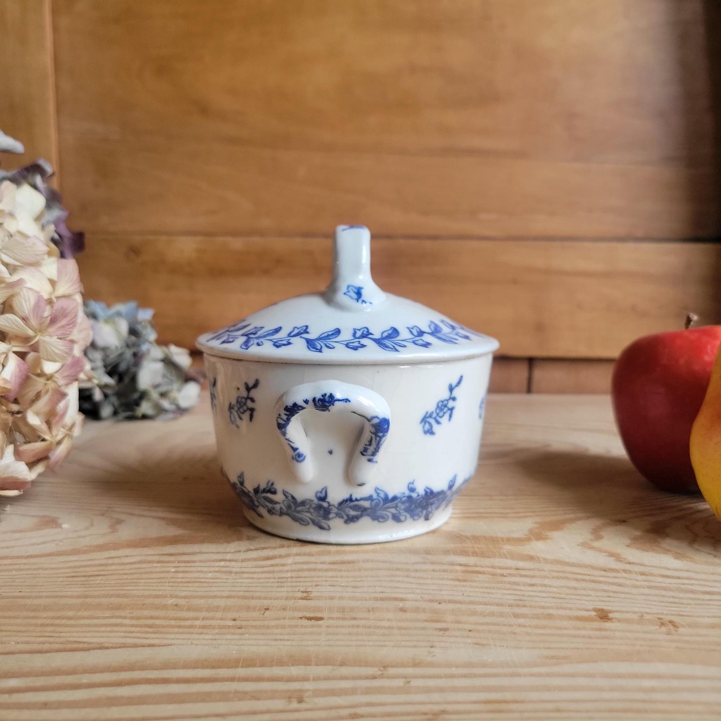 Small St Uze Soupière with Lid and Loop Handles, Blue Floral Decoration, France c.1910