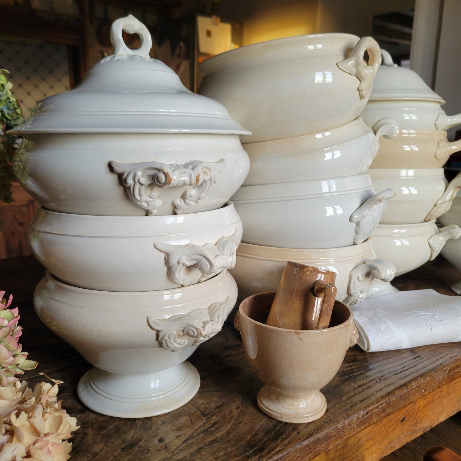 Soupières, Tureens & Sauce dishes