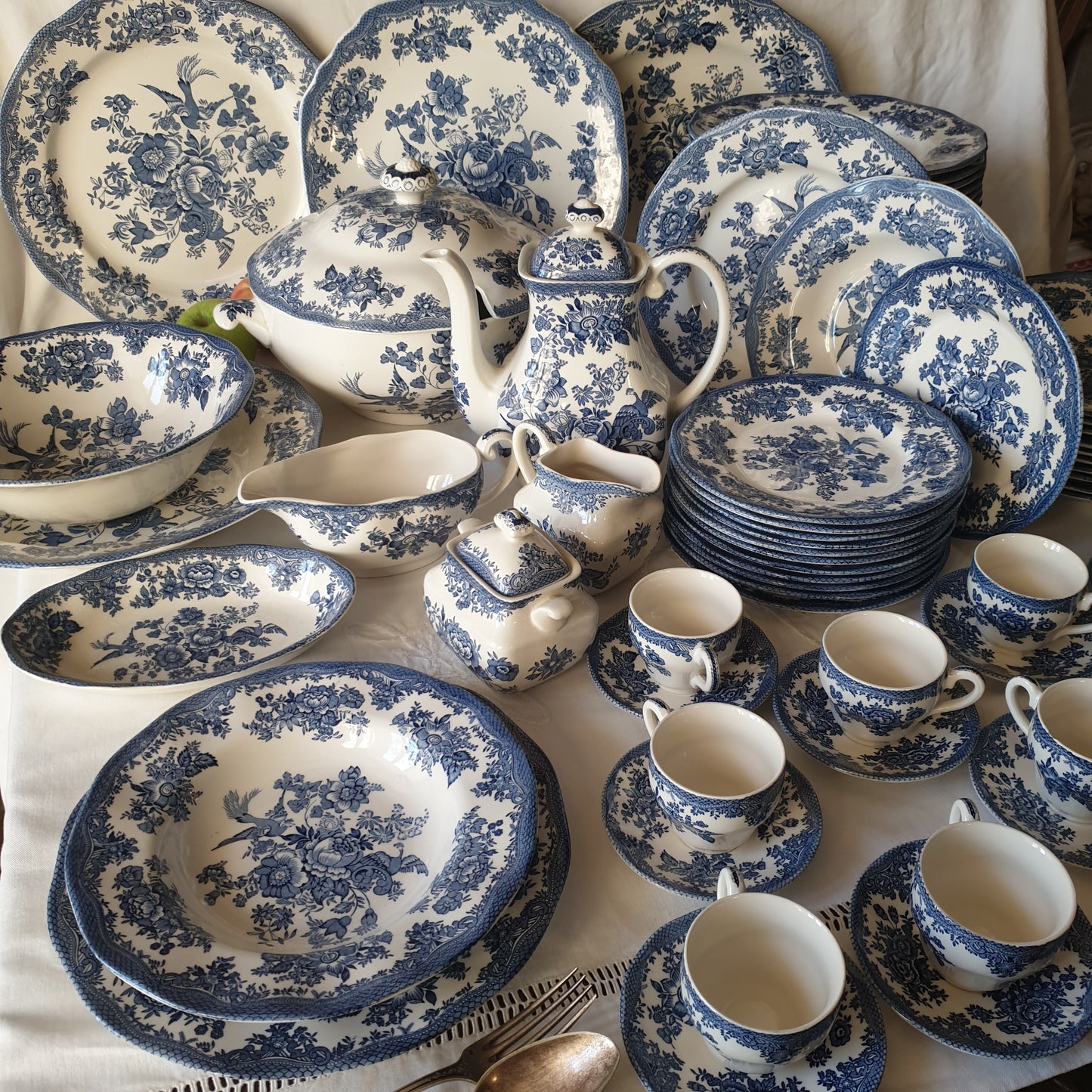 English ironstone vintage dinner set & coffee service, 12-24 places blue transferware, excellent cond. Asiatic Pheasants Enoch Wedgwood