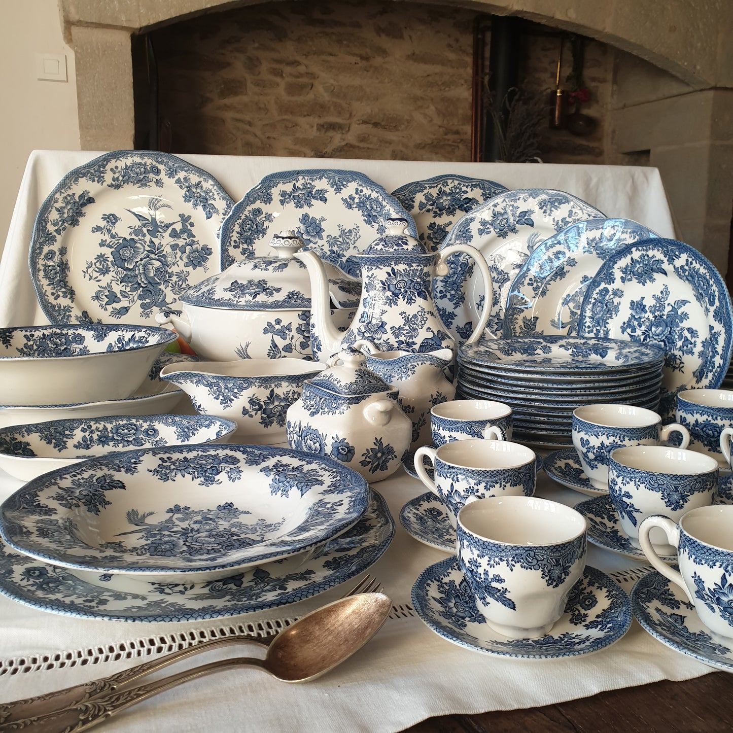 English ironstone vintage dinner set & coffee service, 12-24 places blue transferware, excellent cond. Asiatic Pheasants Enoch Wedgwood