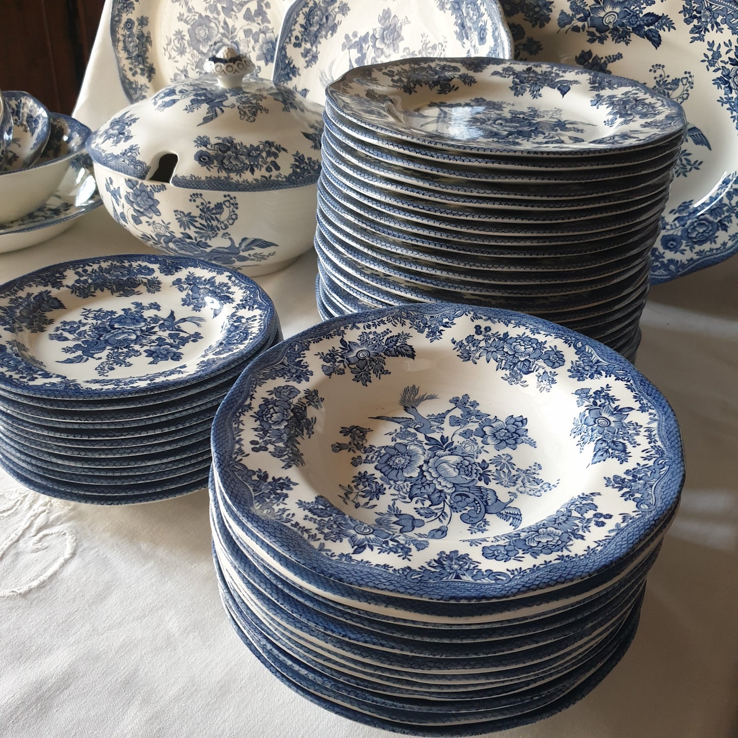 English ironstone vintage dinner set & coffee service, 12-24 places blue transferware, excellent cond. Asiatic Pheasants Enoch Wedgwood