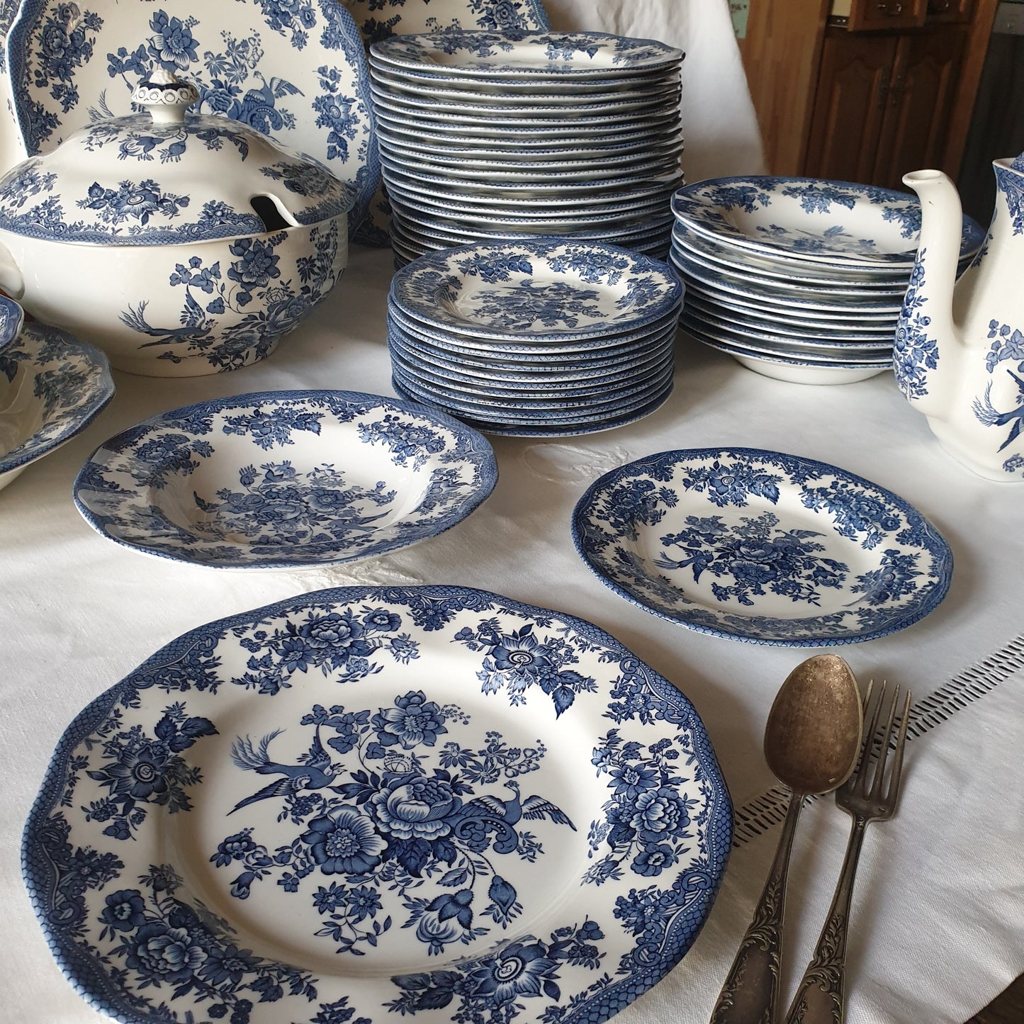 English ironstone vintage dinner set & coffee service, 12-24 places blue transferware, excellent cond. Asiatic Pheasants Enoch Wedgwood