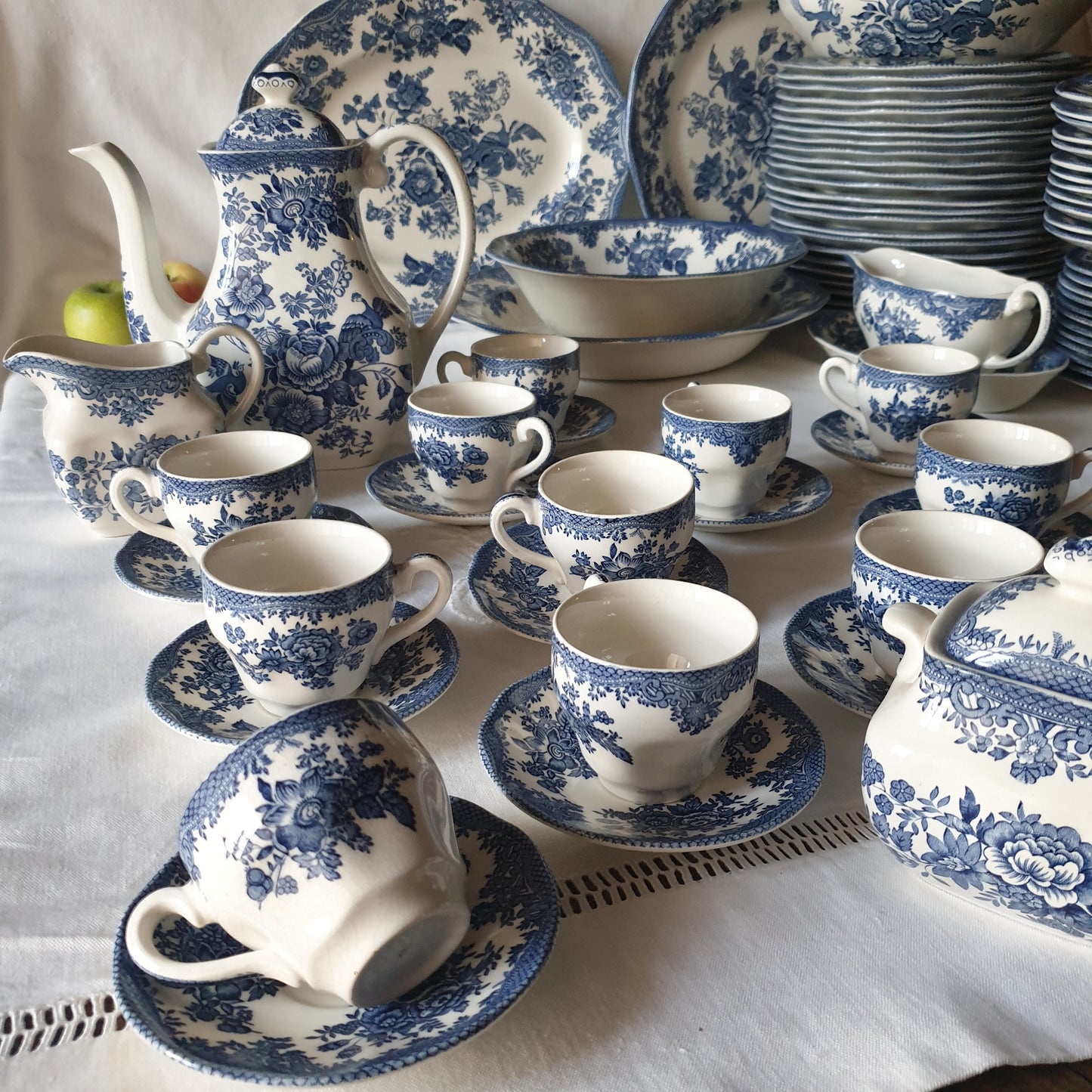 English ironstone vintage dinner set & coffee service, 12-24 places blue transferware, excellent cond. Asiatic Pheasants Enoch Wedgwood