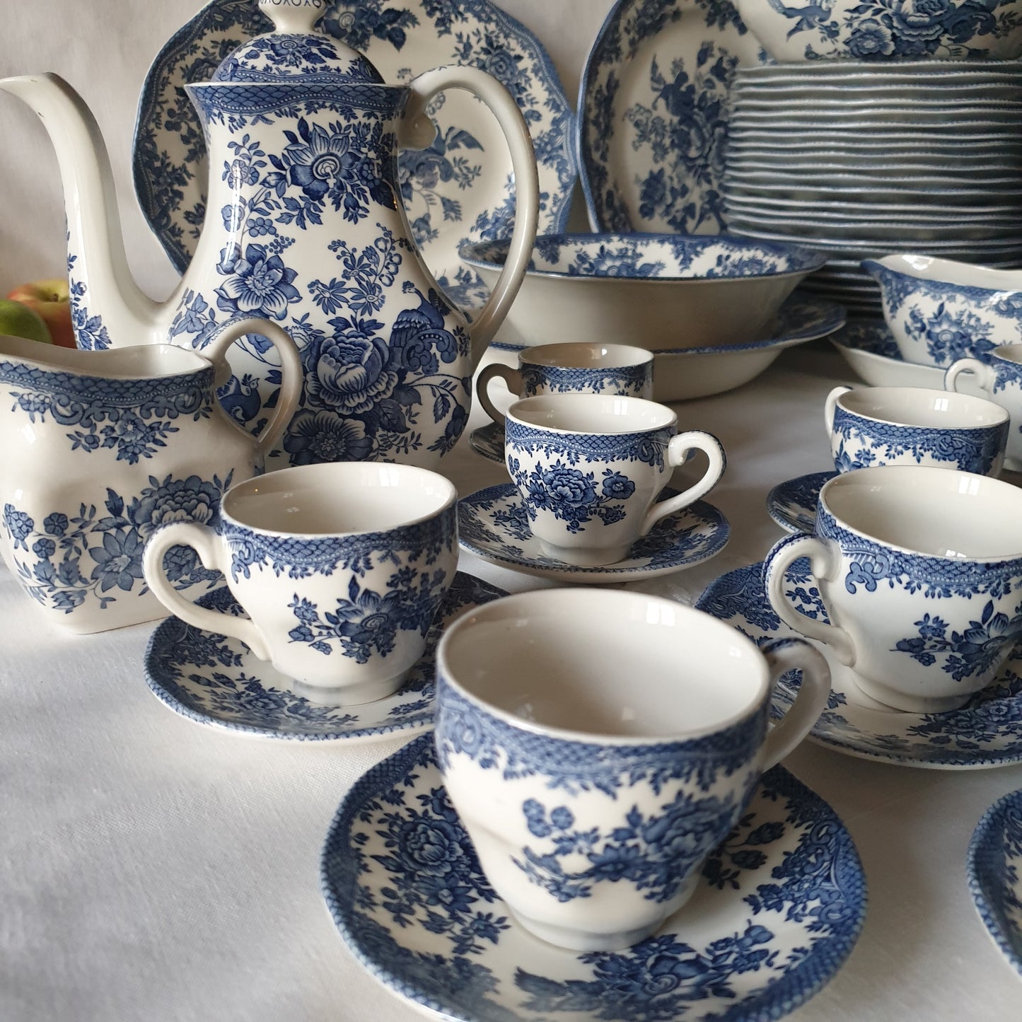 English ironstone vintage dinner set & coffee service, 12-24 places blue transferware, excellent cond. Asiatic Pheasants Enoch Wedgwood