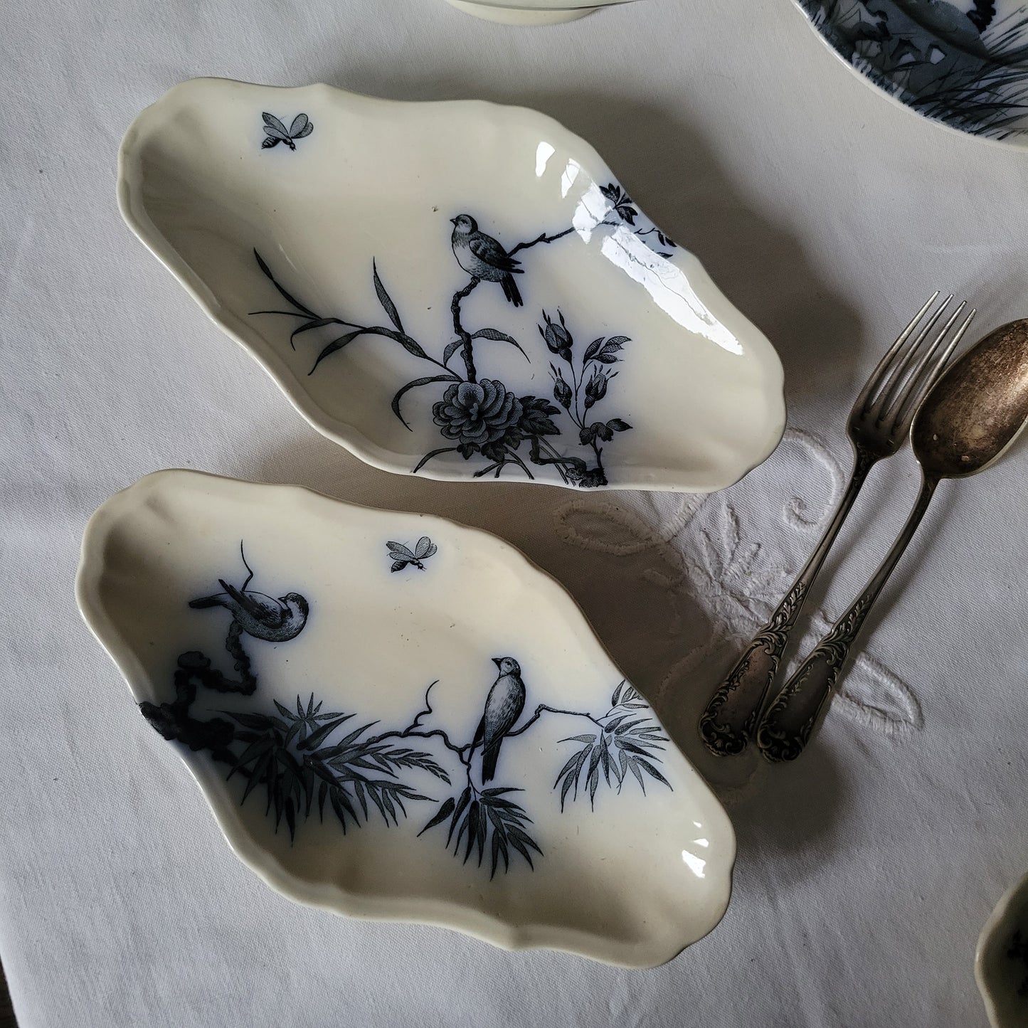 Stunning 48pc French antique dinner service, 12 place Aesthetic bird & floral flow blue / white transferware 'Japonais' c1880 Longwy, France