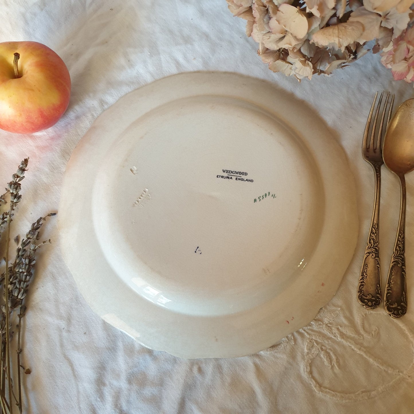 Antique Wedgwood hand painted plate c1913 Chinoiserie / Apprey motif, gentle patina, Staffordshire pottery
