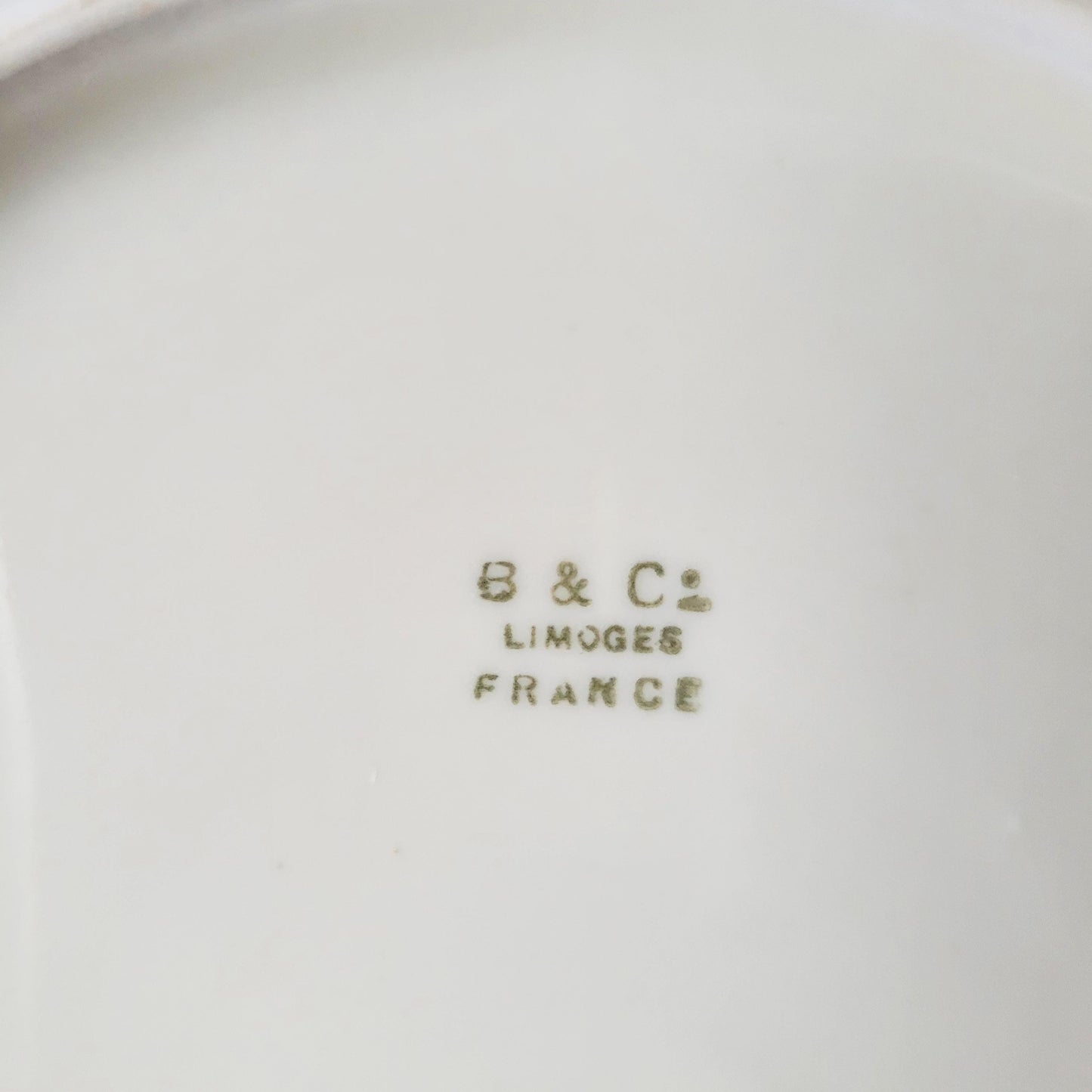 Vintage Limoges Porcelain Dinner Set: 6 places, Cream White Embossed Basket Weave, B & C Bernardaud France
