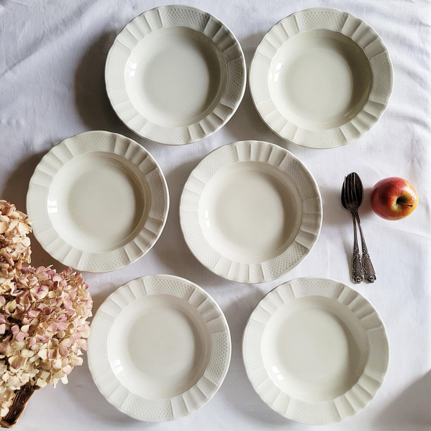 Vintage Limoges Porcelain Dinner Set: 6 places, Cream White Embossed Basket Weave, B & C Bernardaud France