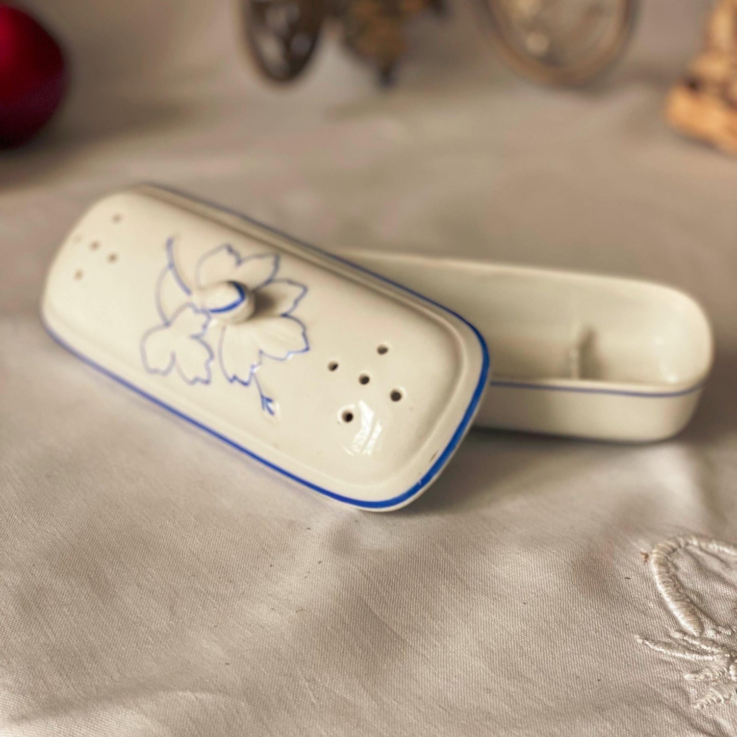 Antique French Lidded soap / toothbrush Dish: Pierced lid with Floral Barbotine Handle, c1900