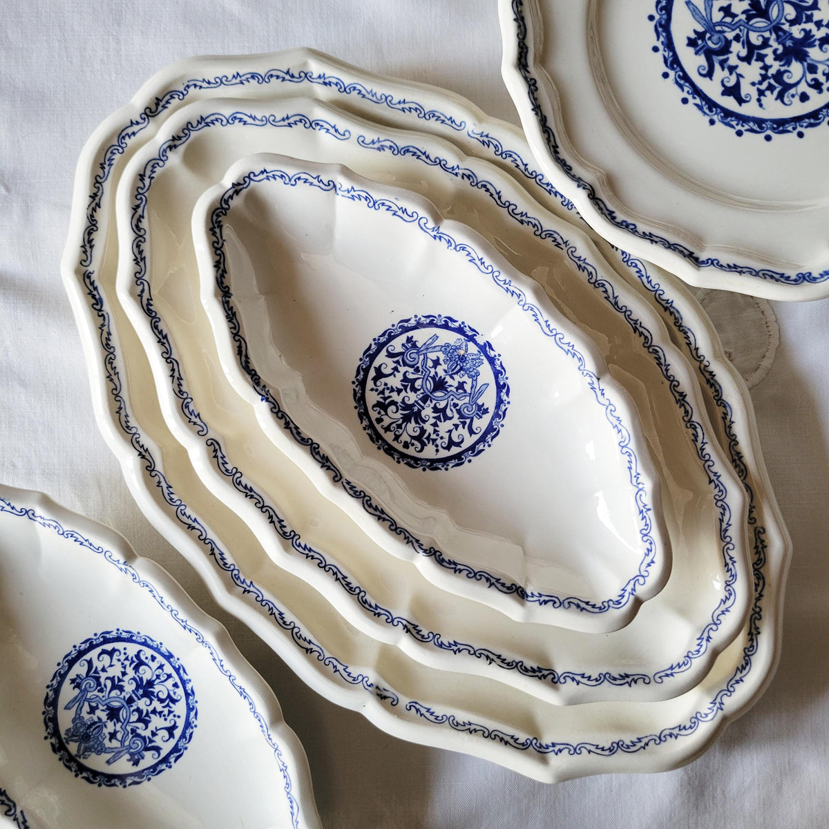 Gien France 'Rouen Bleu' Dinner Service: 12-24 Place Set / 59pc Blue & White French Transferware
