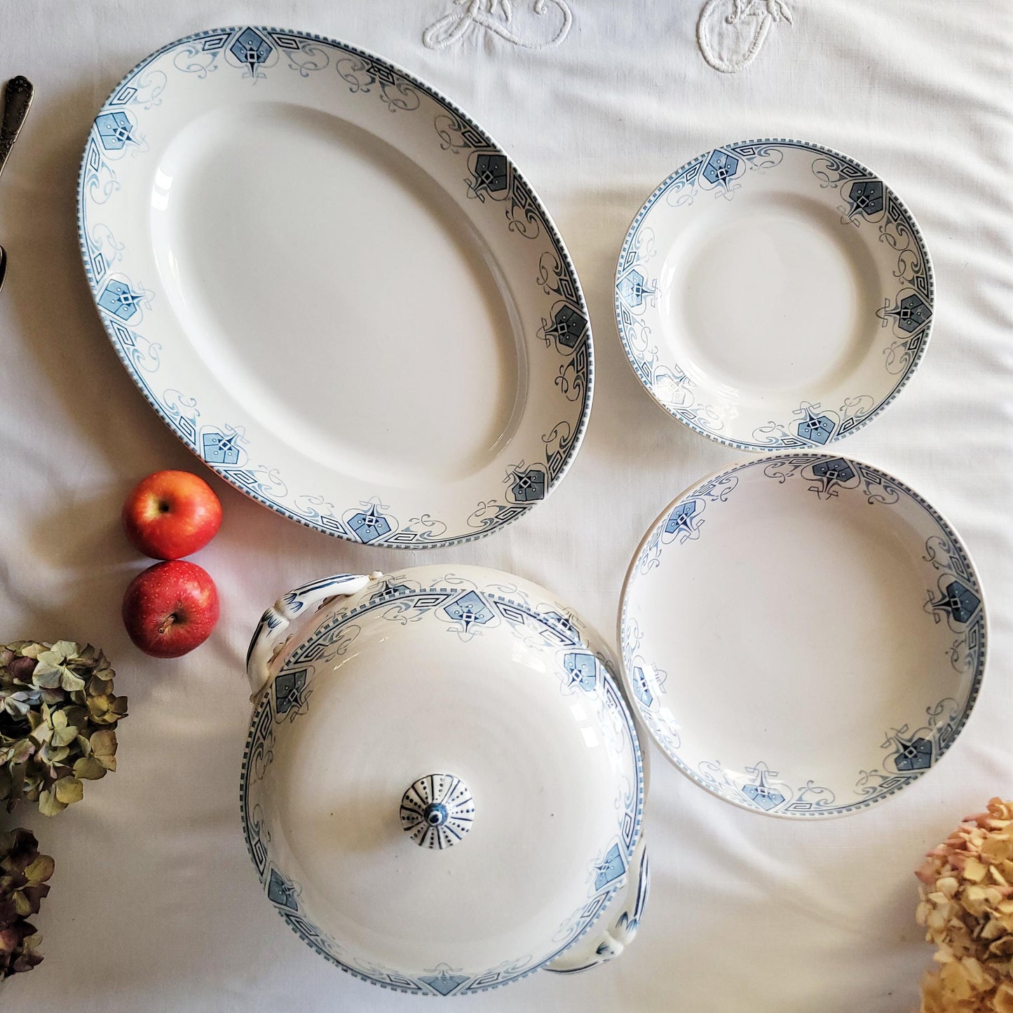 Antique Sarreguemines 'Germaine' Dinner Service, Art Nouveau Blue White Terre de Fer, 34 pc