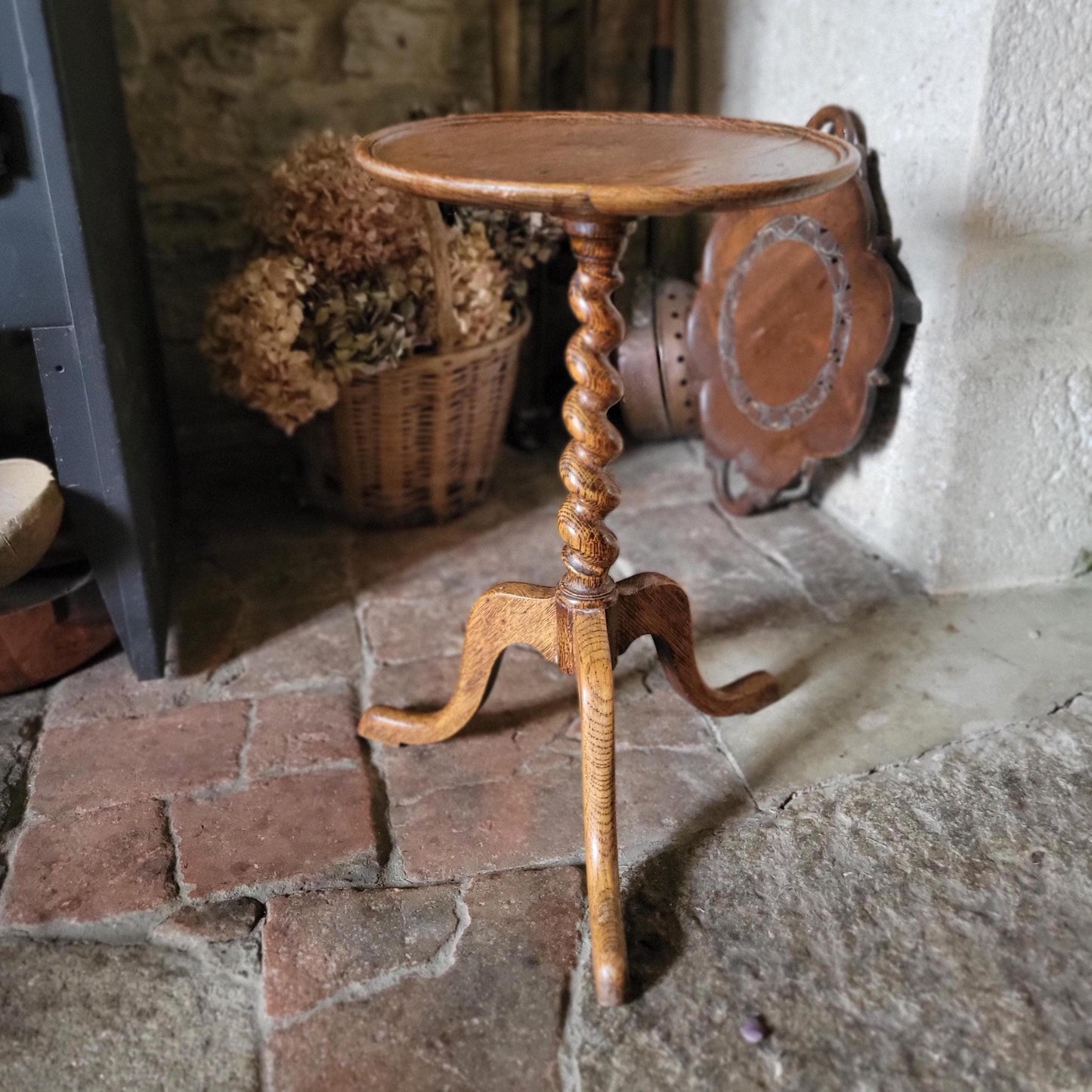 Antique French Oak Side Table with Twisted Stem, Tripod Foot and Round Top, c.1890