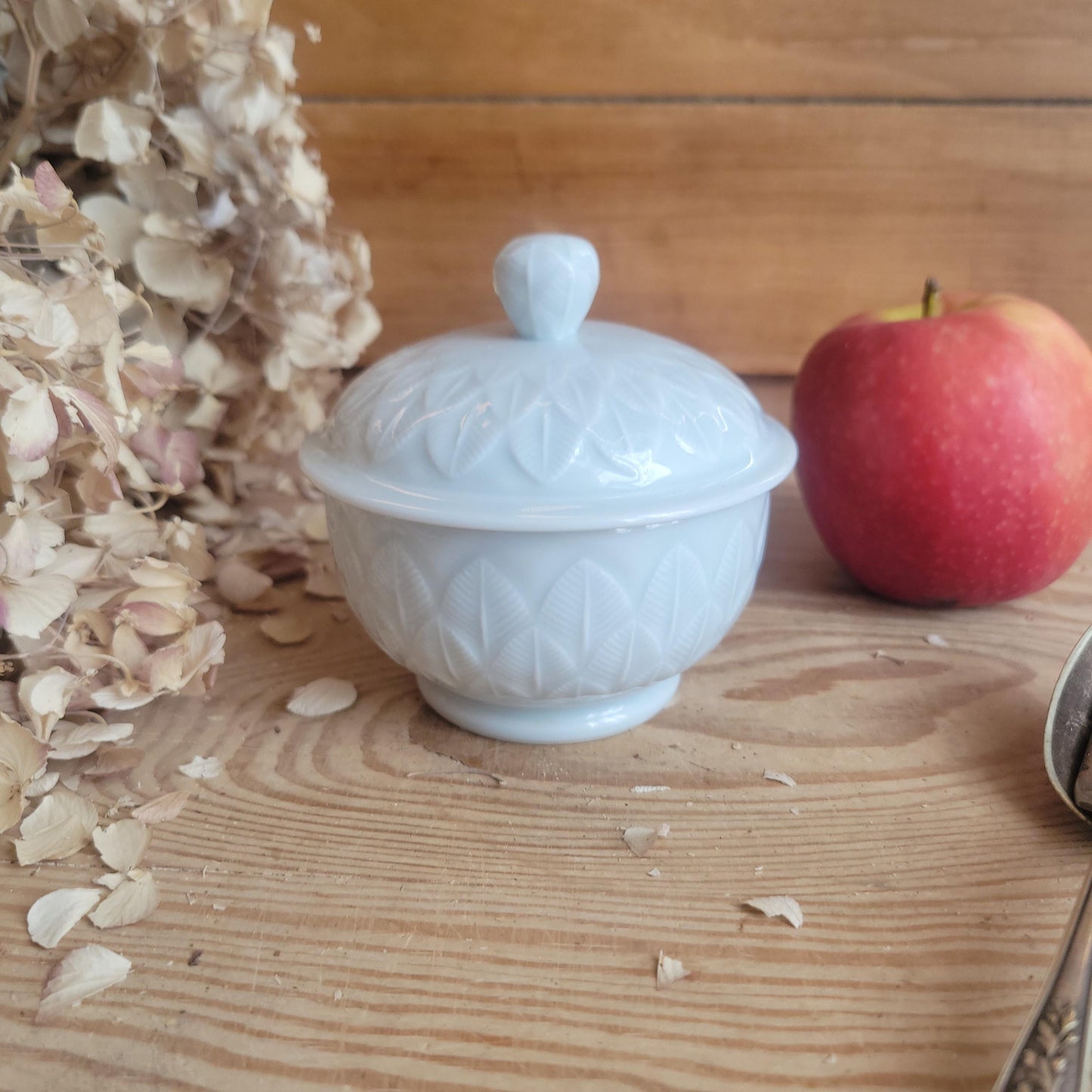 Small Limoges Lidded Sugar Bowl with Leaf Motif, France c.1910
