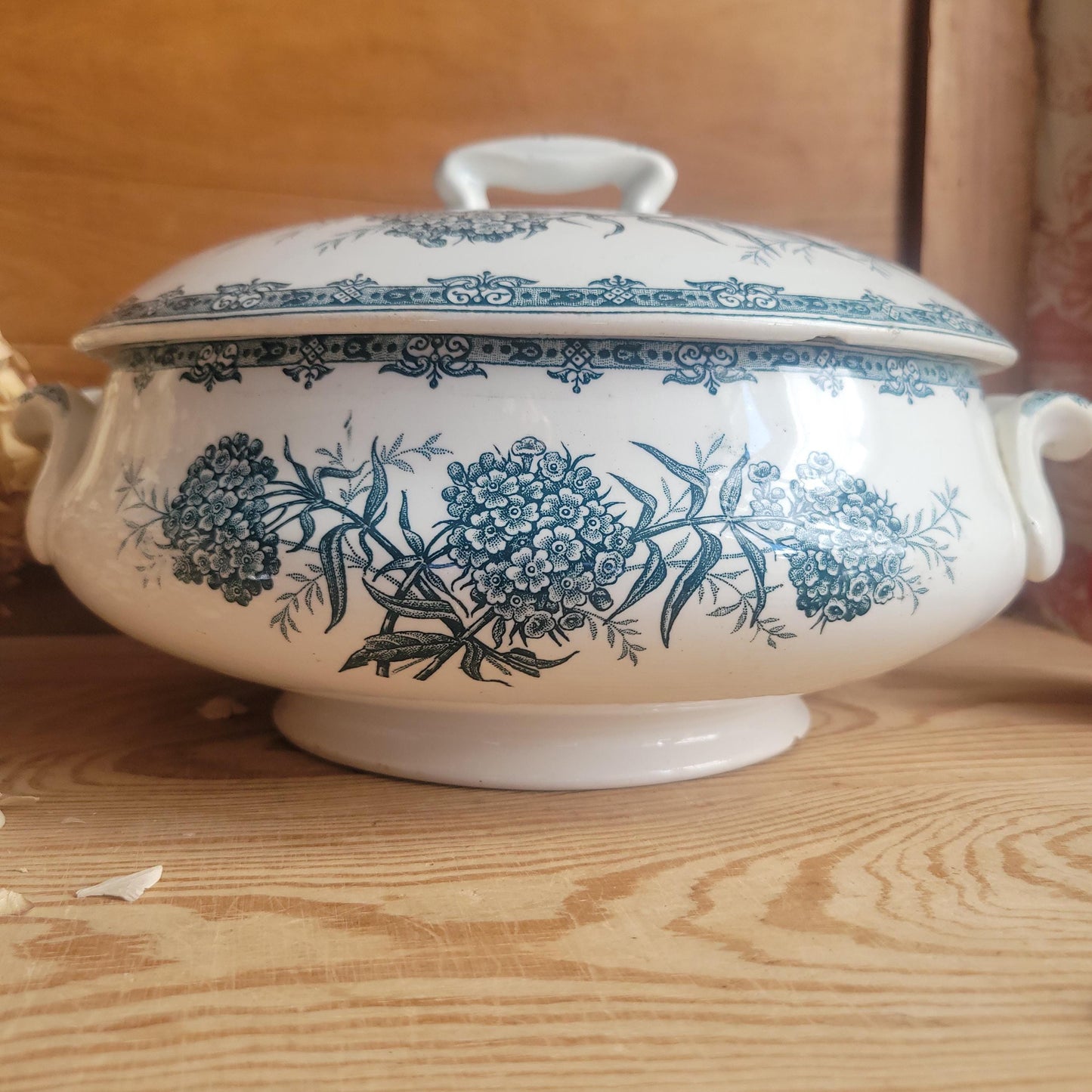 Green ‘Daisy’ Soupière by St Amand, France c.1890