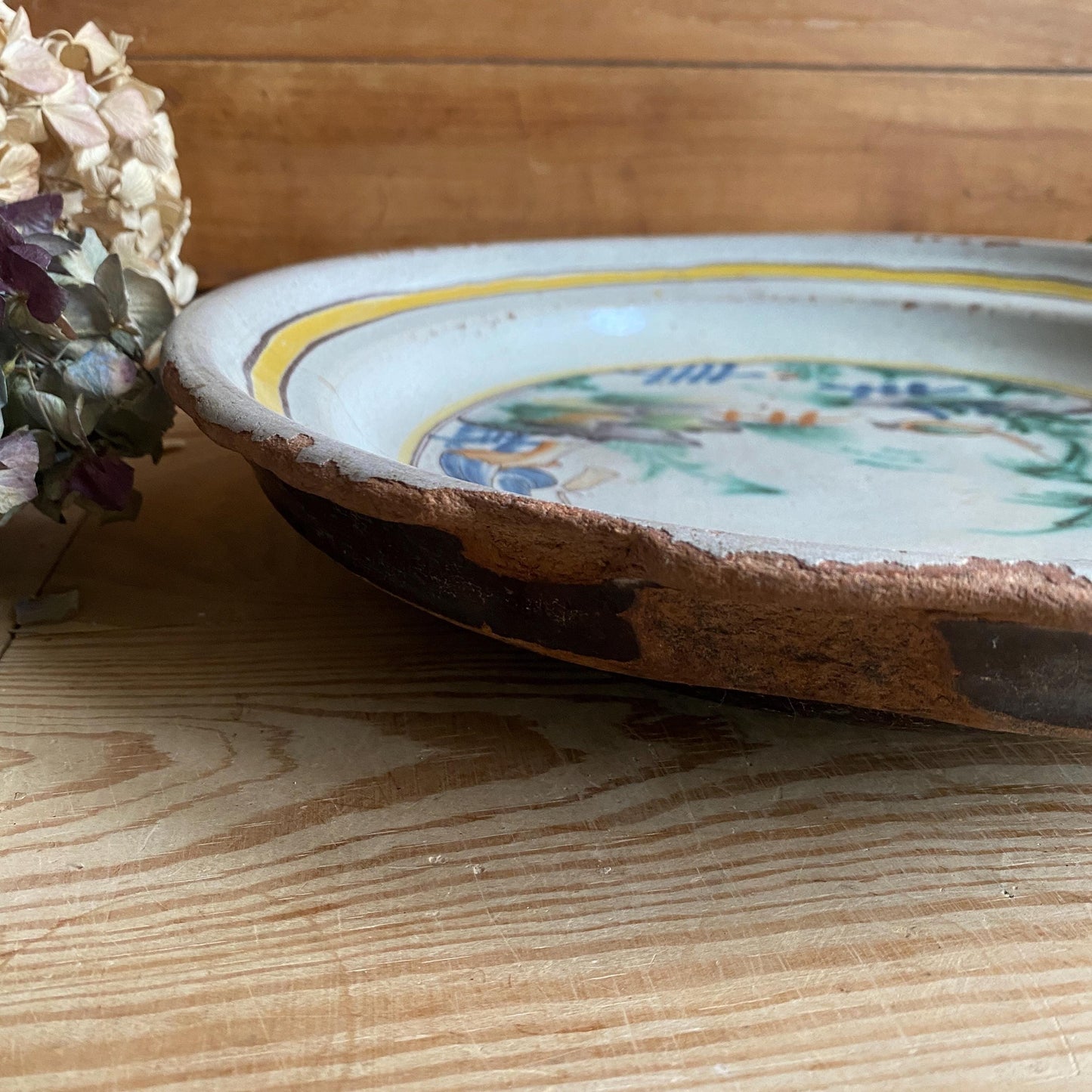 Early Cul Noir Shallow Bowl Platter with Polychrome Chinoiserie Scene, Rouen / Nevers, France c.1800-1840