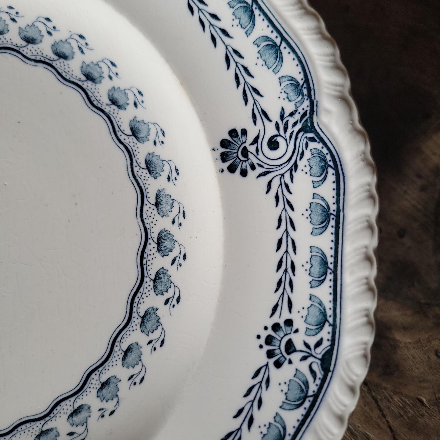 Set of 8 Antique dinner plates: Mintons staffordshire pottery "Aberdeen' pattern c1880