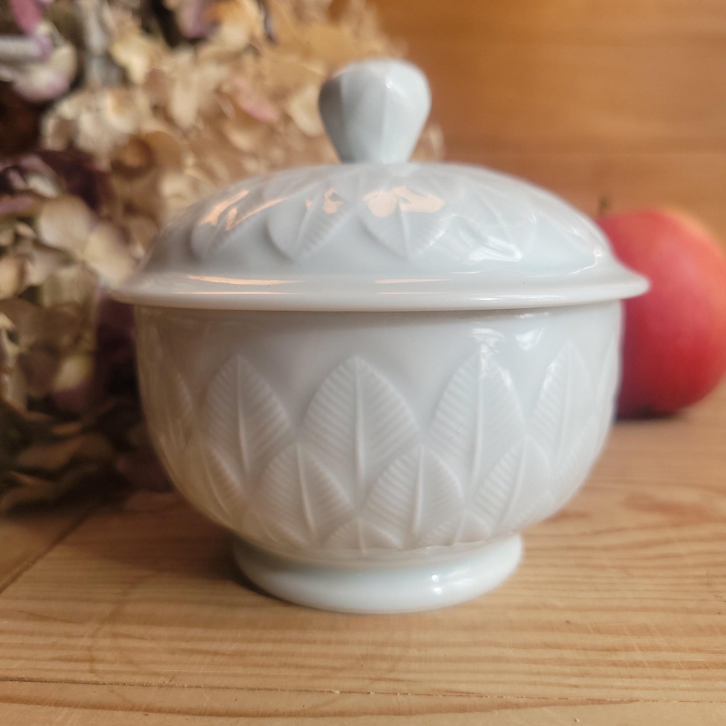 Small Limoges Lidded Sugar Bowl with Leaf Motif, France c.1910