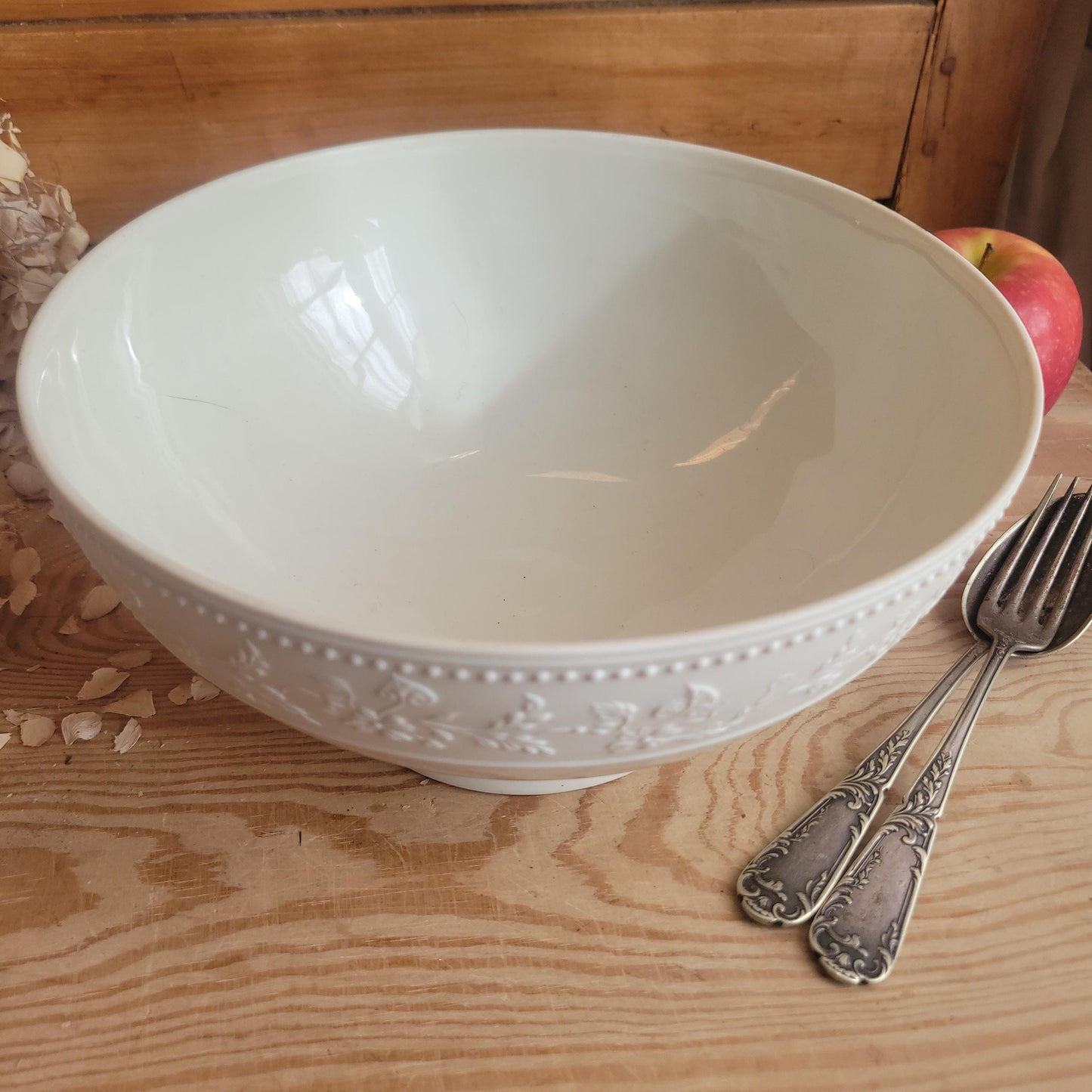 Limoges Porcelain Bowl with Moulded Frieze and Pearl Beading, France c.1900