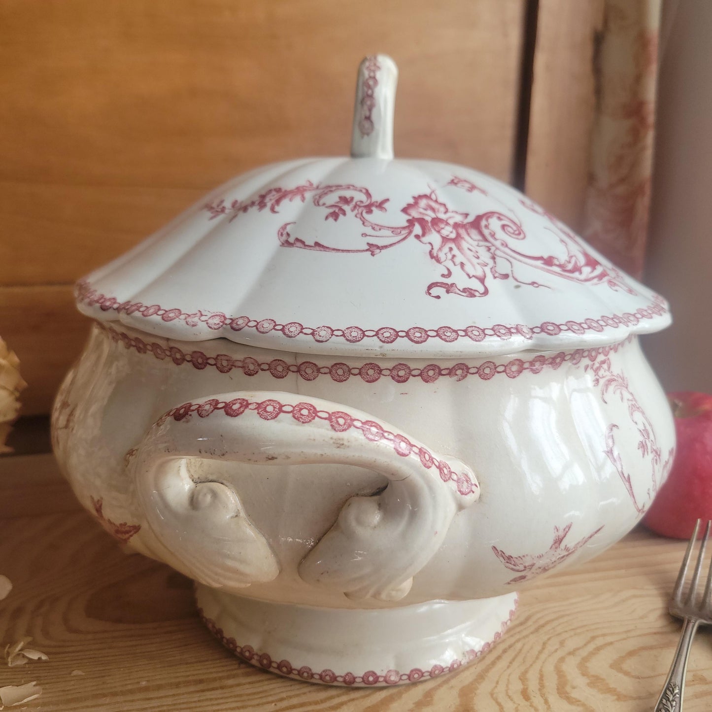 Antique Soupière in Russet Red ‘Régence’ Pattern with Birds, France c.1880