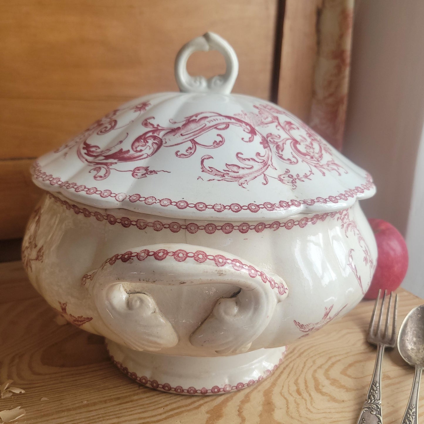Antique Soupière in Russet Red ‘Régence’ Pattern with Birds, France c.1880