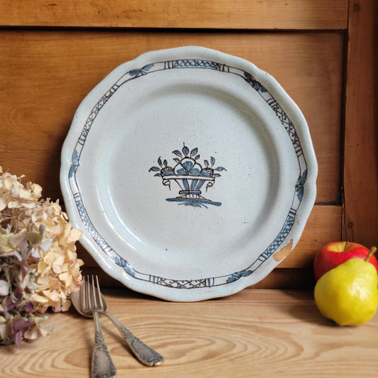 Antique Round Cul Noir Platter with Scalloped Rim and Basket of Flowers, Rouen c.1900