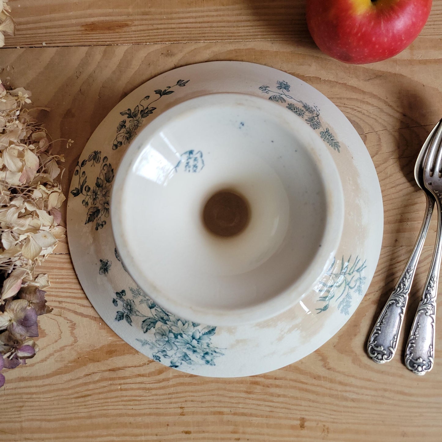 Elegant Longwy Compotier ‘Mignon’ with beautiful patina, Birds, Blue Green Transferware, France c.1880