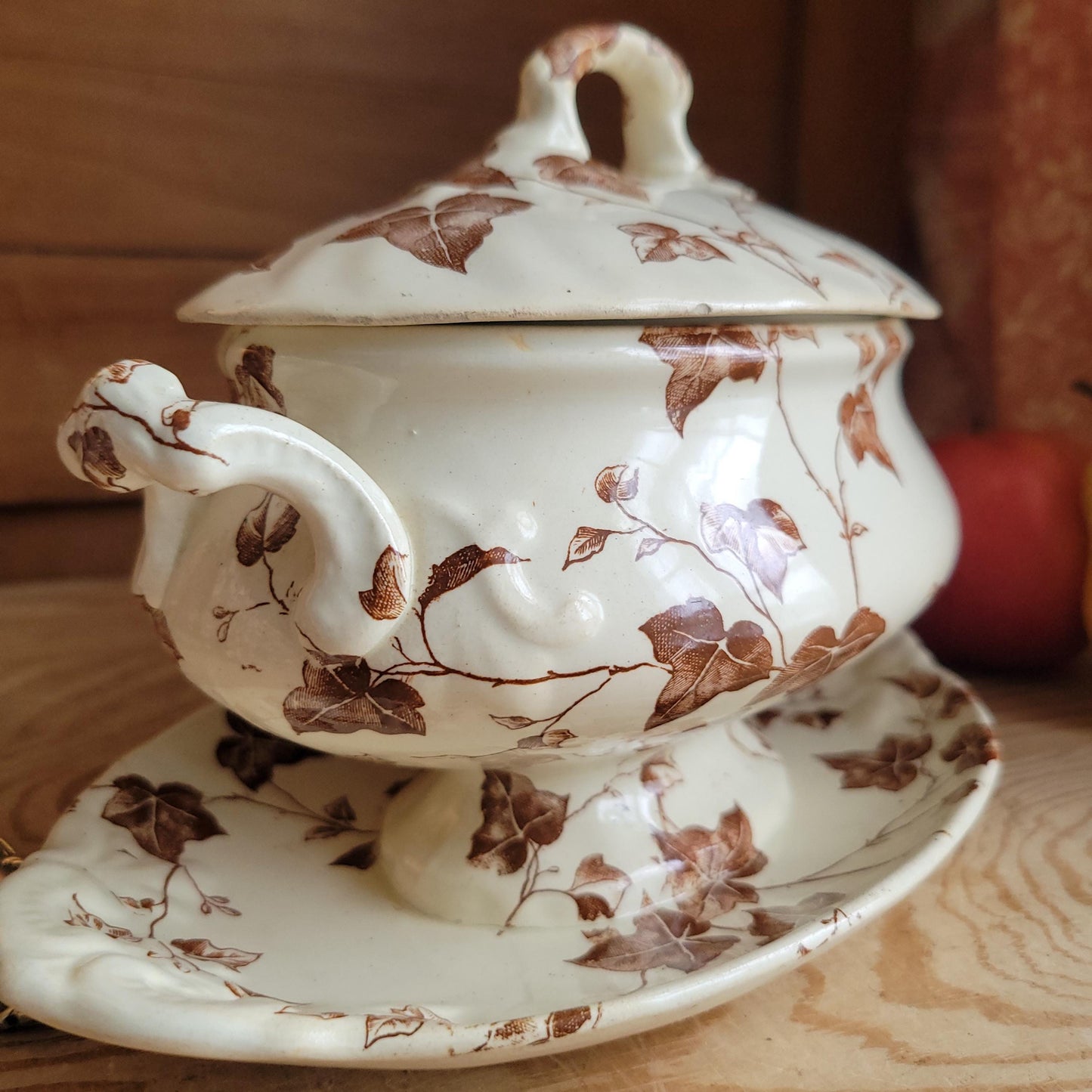 Antique Saucière with Lid, Brown Transferware Ivy Pattern, Creil et Montereau France c1890