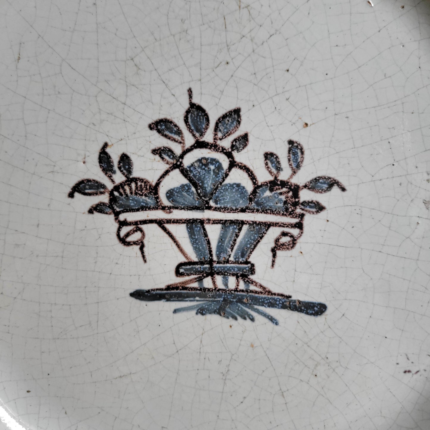 Antique Round Cul Noir Platter with Scalloped Rim and Basket of Flowers, Rouen c.1900
