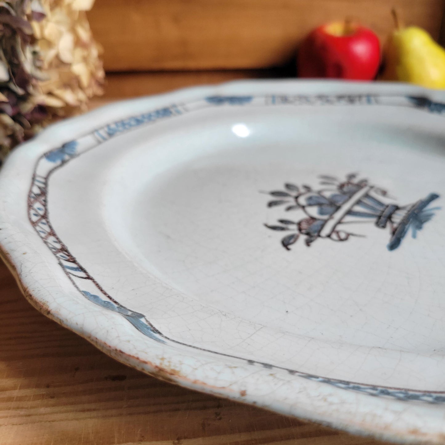 Antique Round Cul Noir Platter with Scalloped Rim and Basket of Flowers, Rouen c.1900
