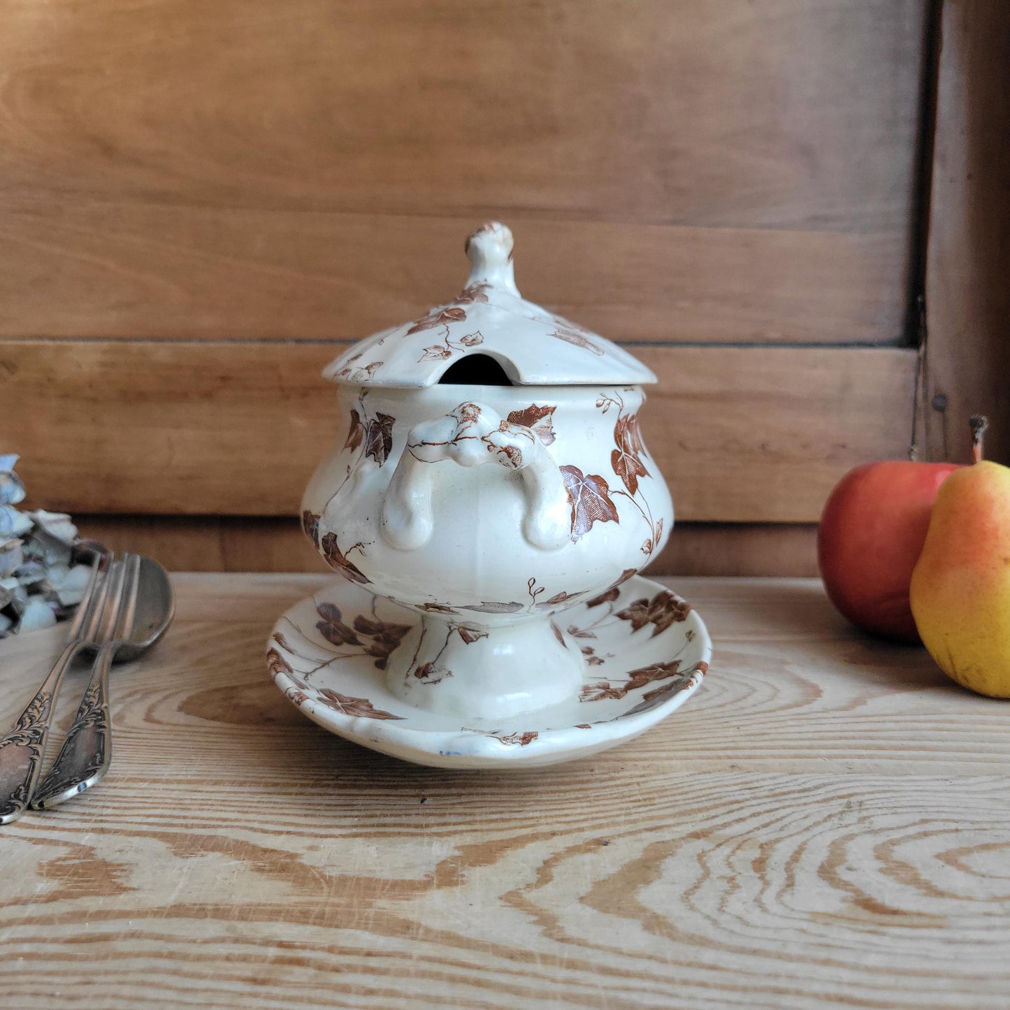 Antique Saucière with Lid, Brown Transferware Ivy Pattern, Creil et Montereau France c1890