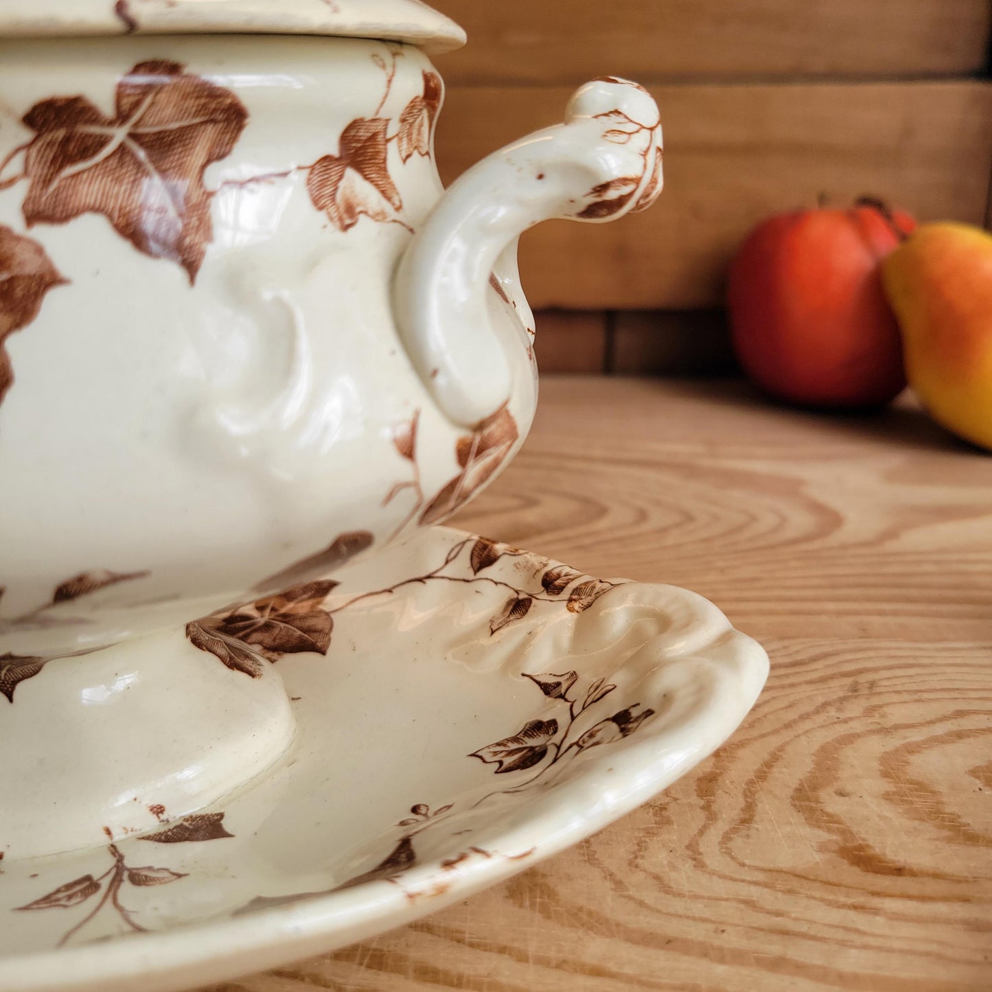 Antique Saucière with Lid, Brown Transferware Ivy Pattern, Creil et Montereau France c1890