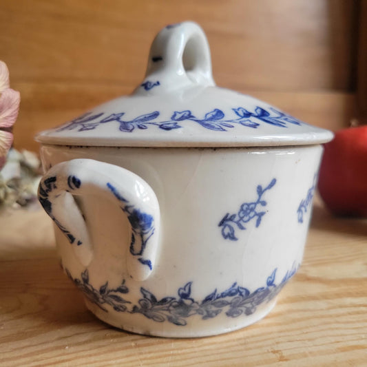 Small St Uze Soupière with Lid and Loop Handles, Blue Floral Decoration, France c.1910