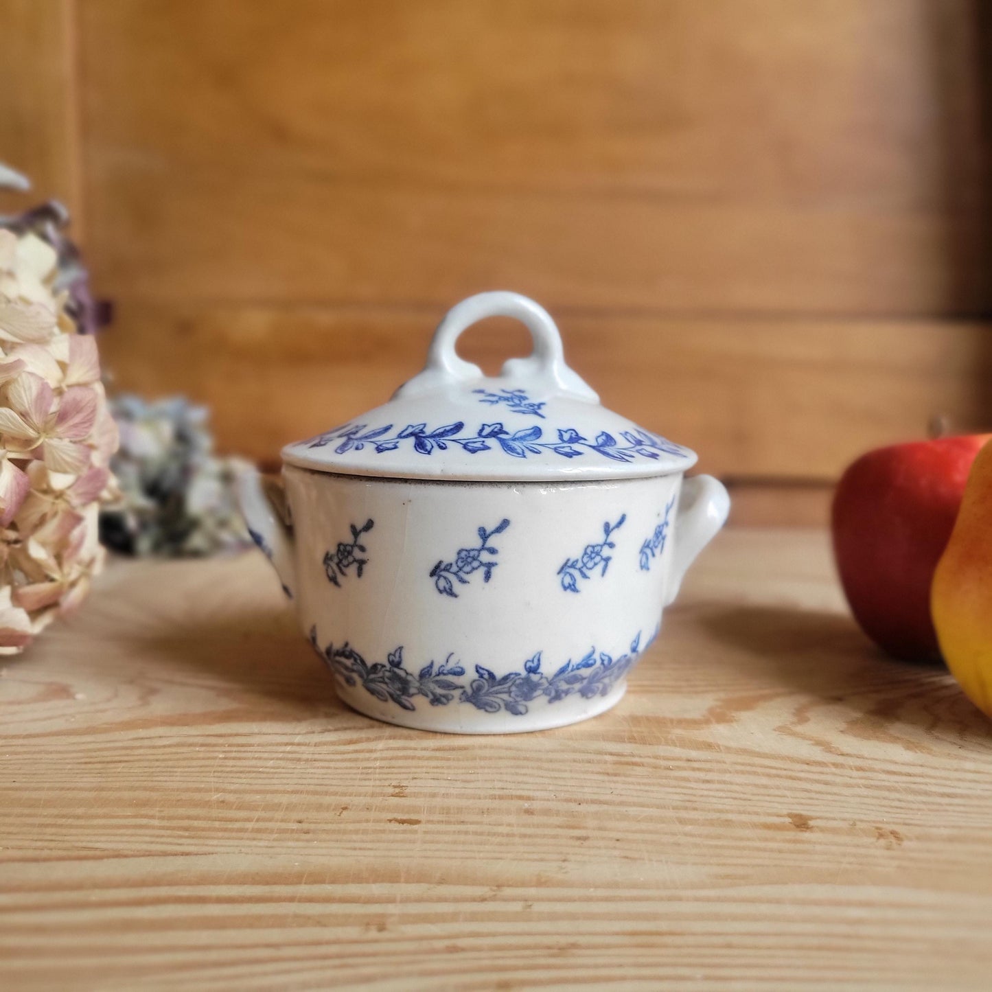 Small St Uze Soupière with Lid and Loop Handles, Blue Floral Decoration, France c.1910