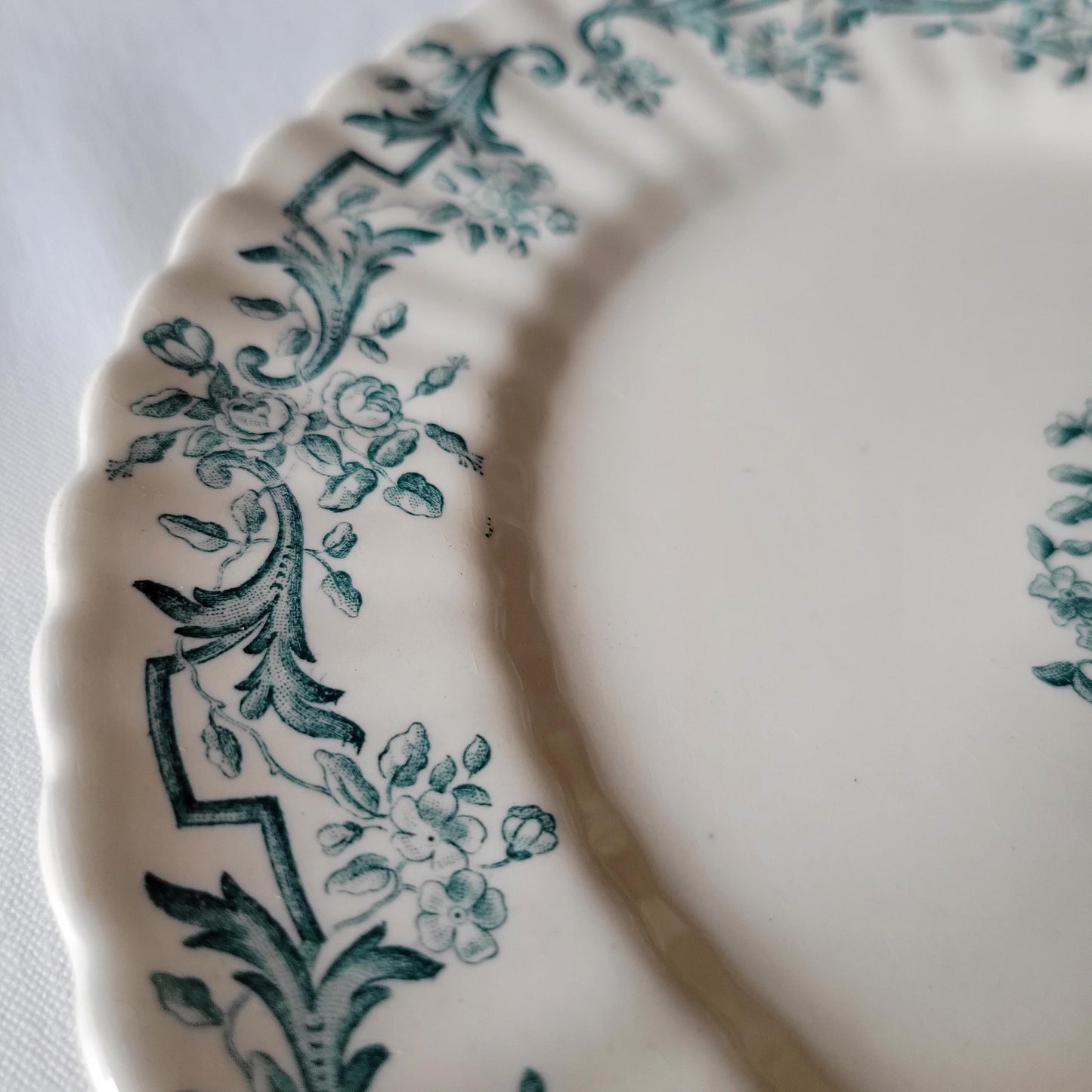 Set of 12 Antique green transferware dinner plates: Lonchamp Louis XIV c1880