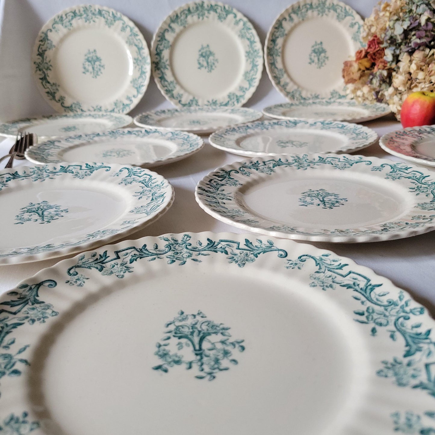 Set of 12 Antique green transferware dinner plates: Lonchamp Louis XIV c1880