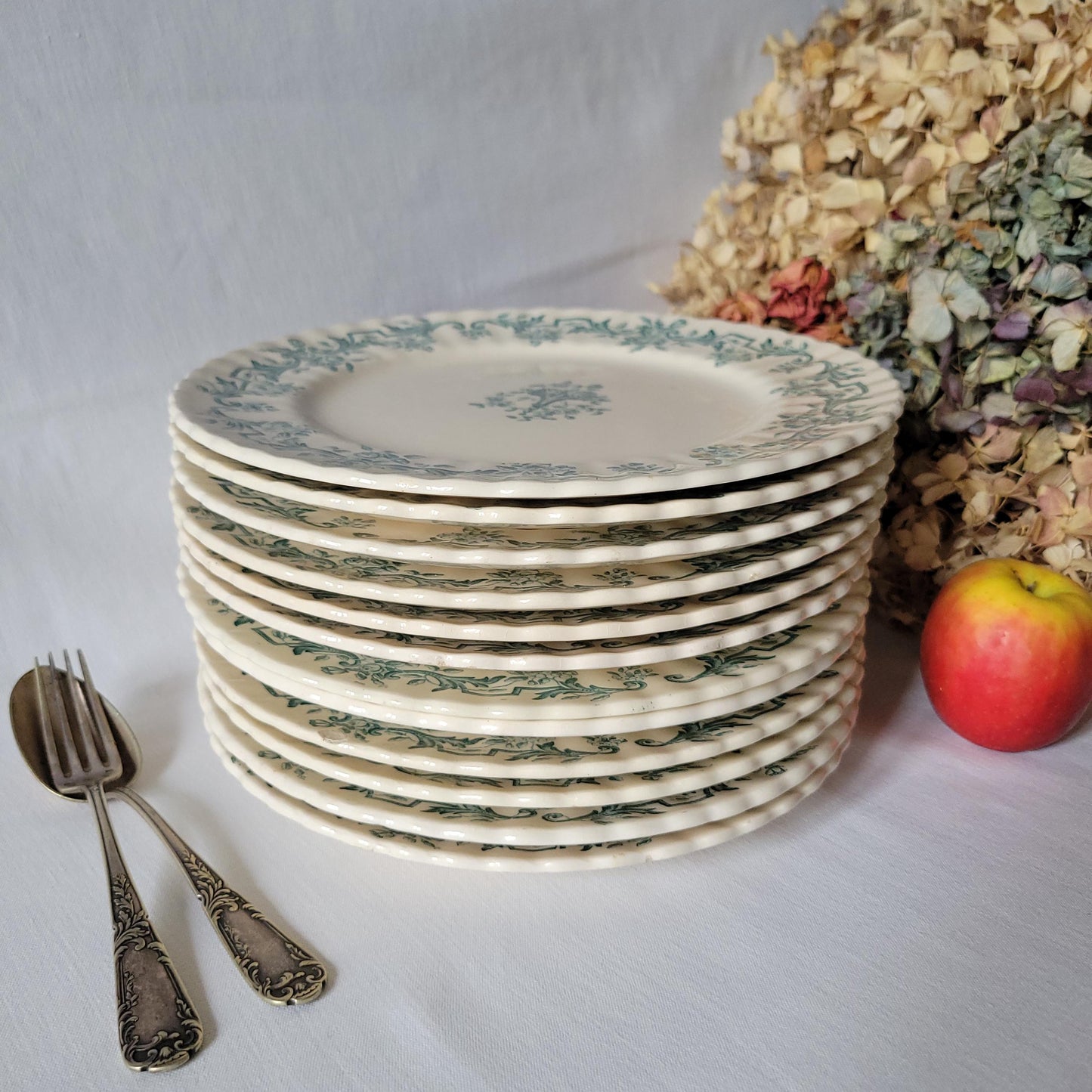 Set of 12 Antique green transferware dinner plates: Lonchamp Louis XIV c1880