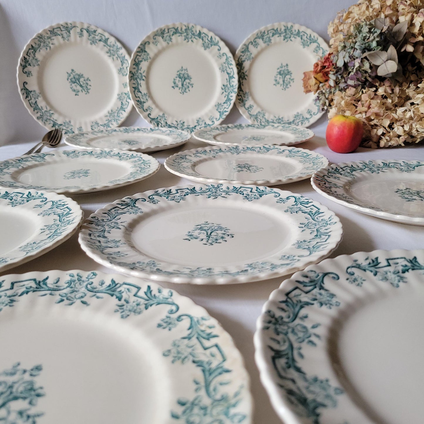 Set of 12 Antique green transferware dinner plates: Lonchamp Louis XIV c1880