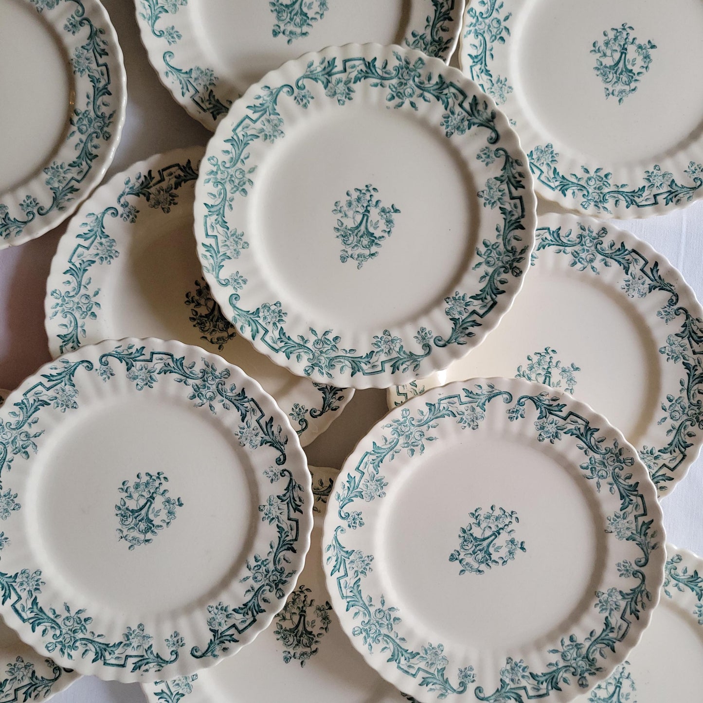Set of 12 Antique green transferware dinner plates: Lonchamp Louis XIV c1880