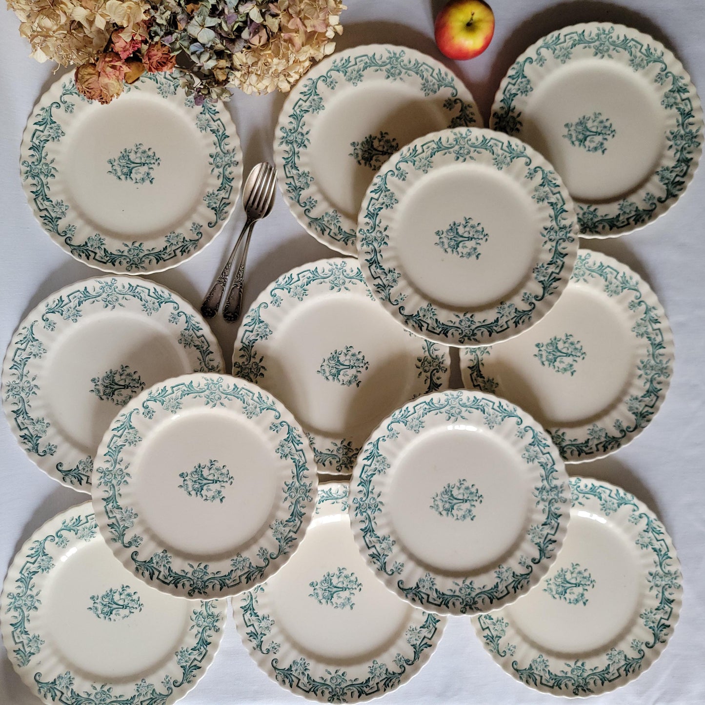 Set of 12 Antique green transferware dinner plates: Lonchamp Louis XIV c1880