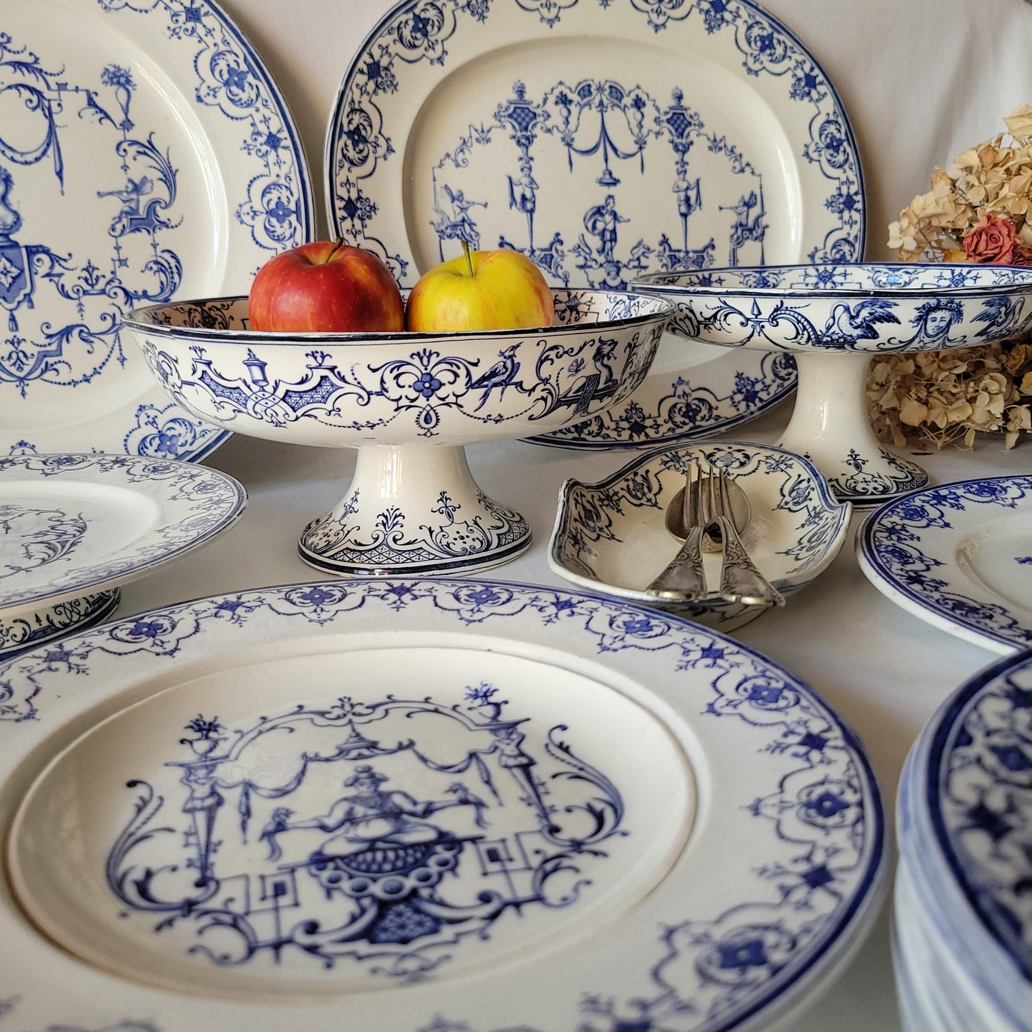 19thC Jules Vieillard 'Moustiers' French terre de fer antique dinner service, 10 place setting 39pc set, Neoclassical blue & white, France