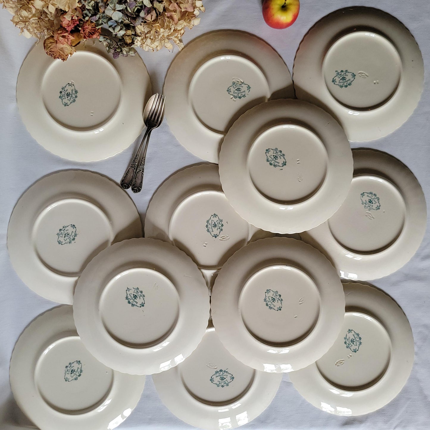 Set of 12 Antique green transferware dinner plates: Lonchamp Louis XIV c1880